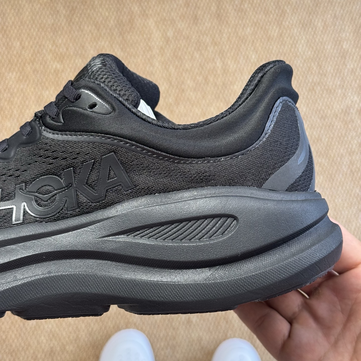  
HOKA ONE ONE Bondi 9 邦迪九代跑步鞋
黑色 货号：/BBLC   尺码：36-4