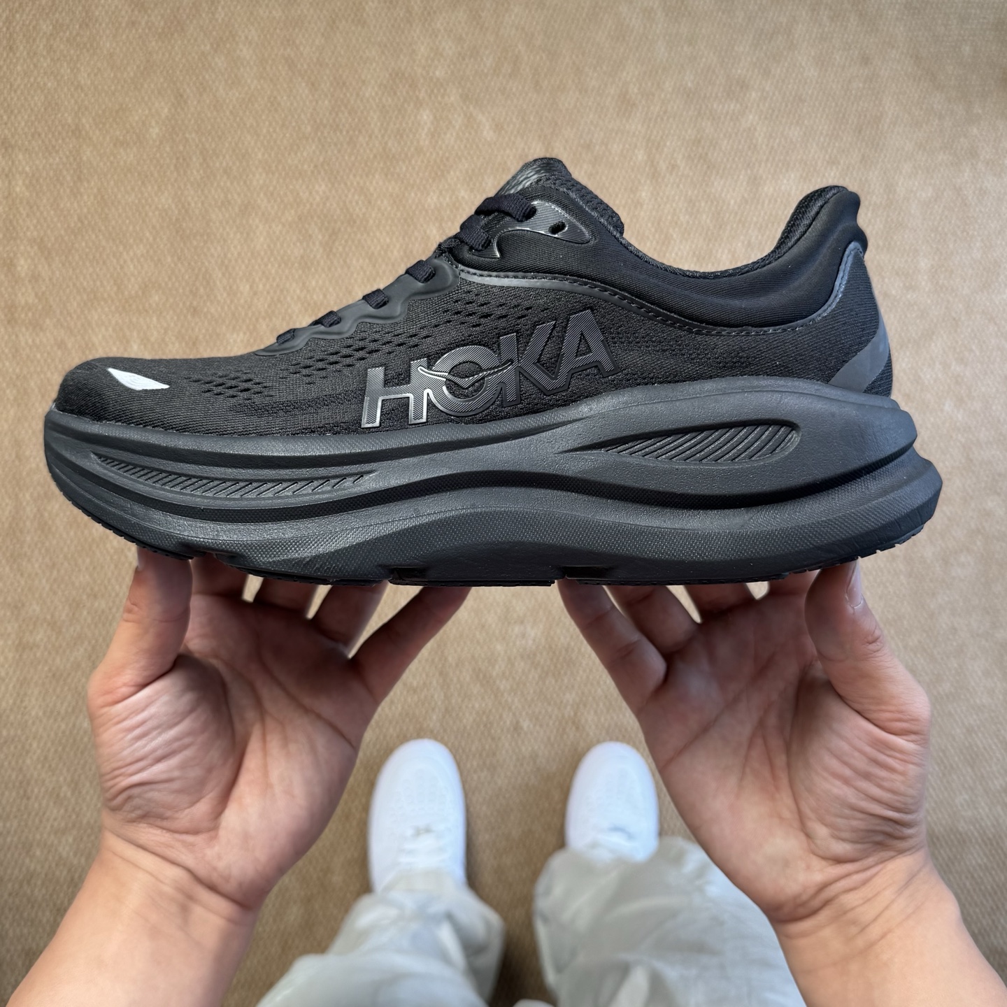  
HOKA ONE ONE Bondi 9 邦迪九代跑步鞋
黑色 货号：/BBLC   尺码：36-4