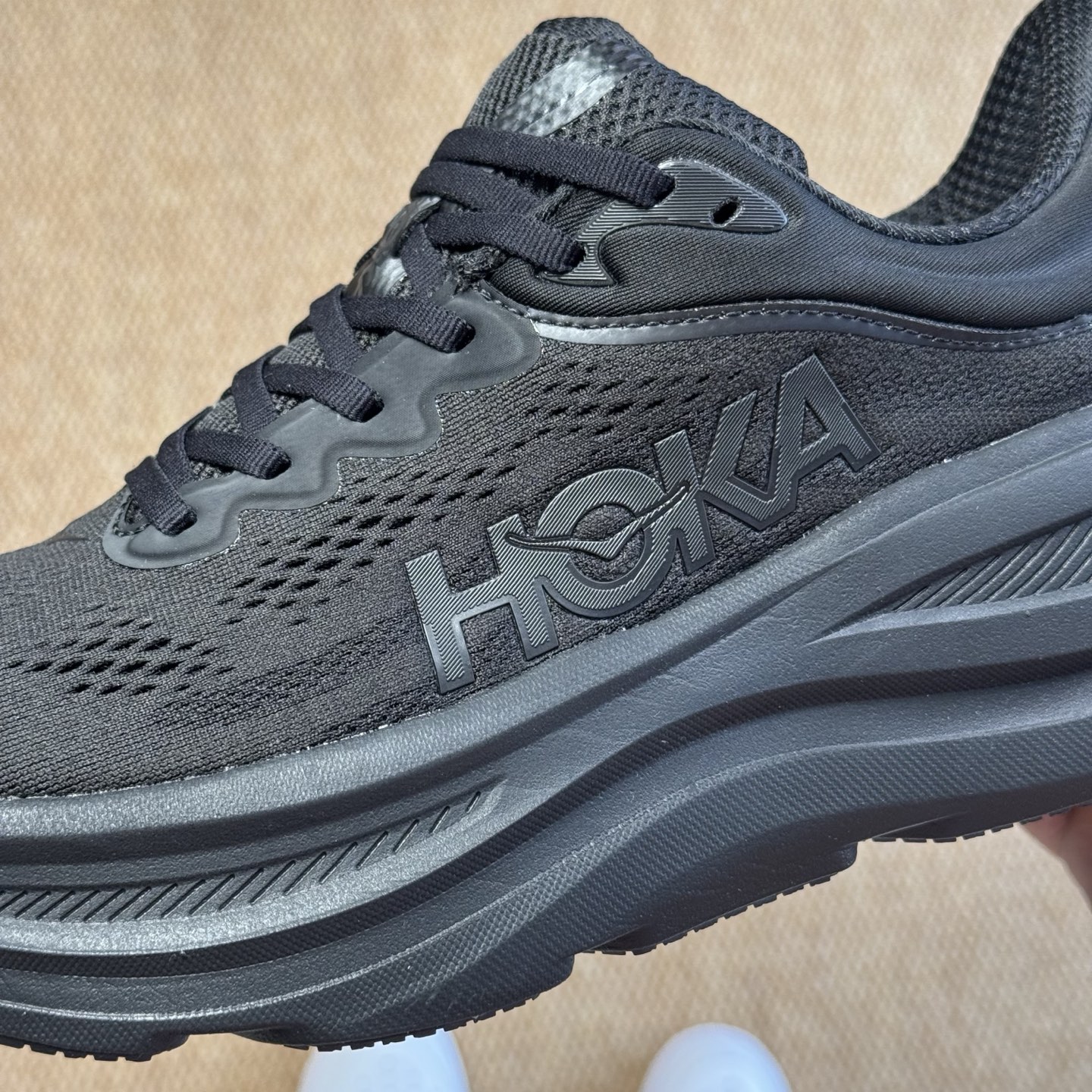  
HOKA ONE ONE Bondi 9 邦迪九代跑步鞋
黑色 货号：/BBLC   尺码：36-4