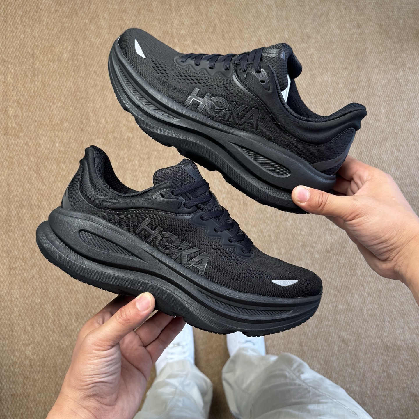  
HOKA ONE ONE Bondi 9 邦迪九代跑步鞋
黑色 货号：/BBLC   尺码：36-4
