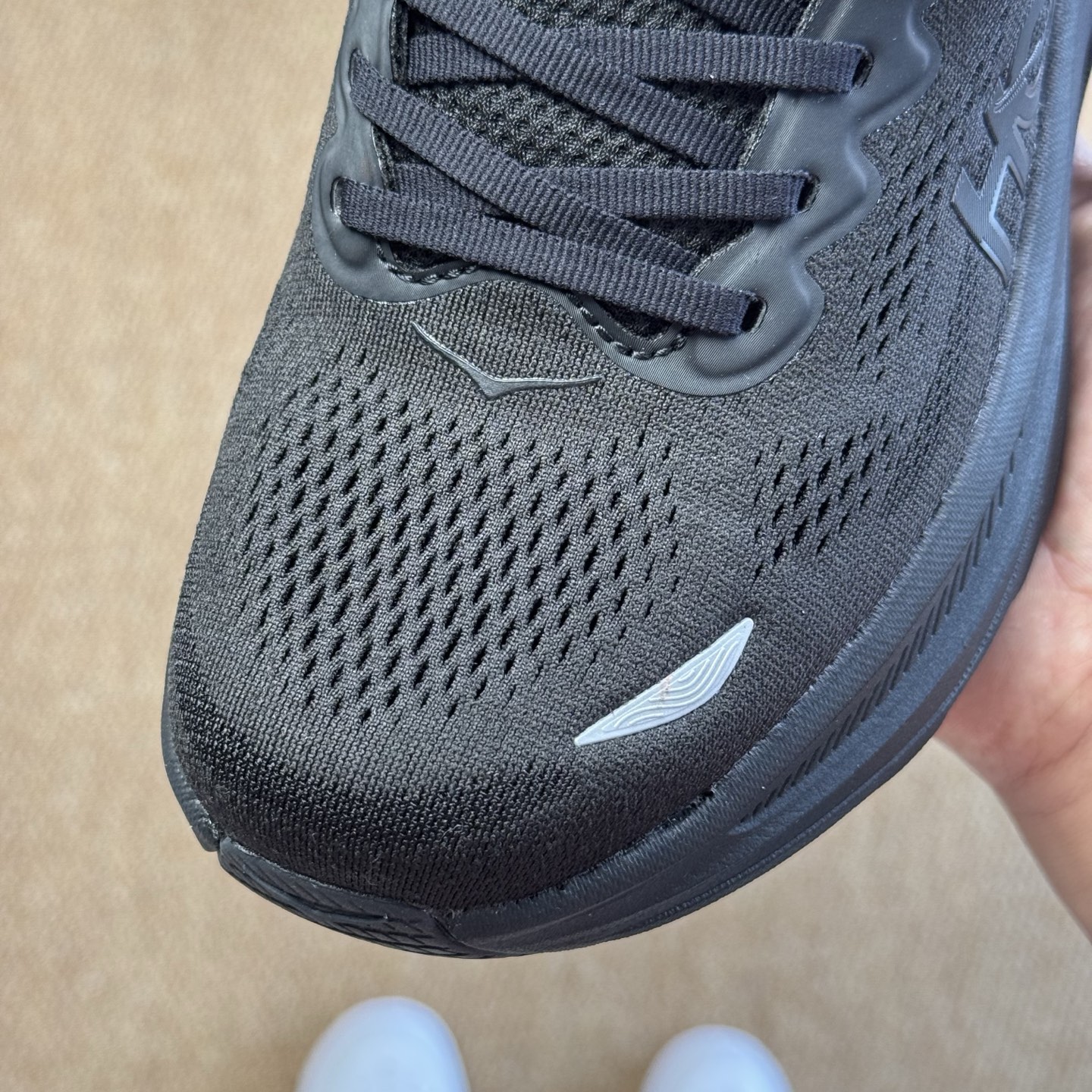  
HOKA ONE ONE Bondi 9 邦迪九代跑步鞋
黑色 货号：/BBLC   尺码：36-4