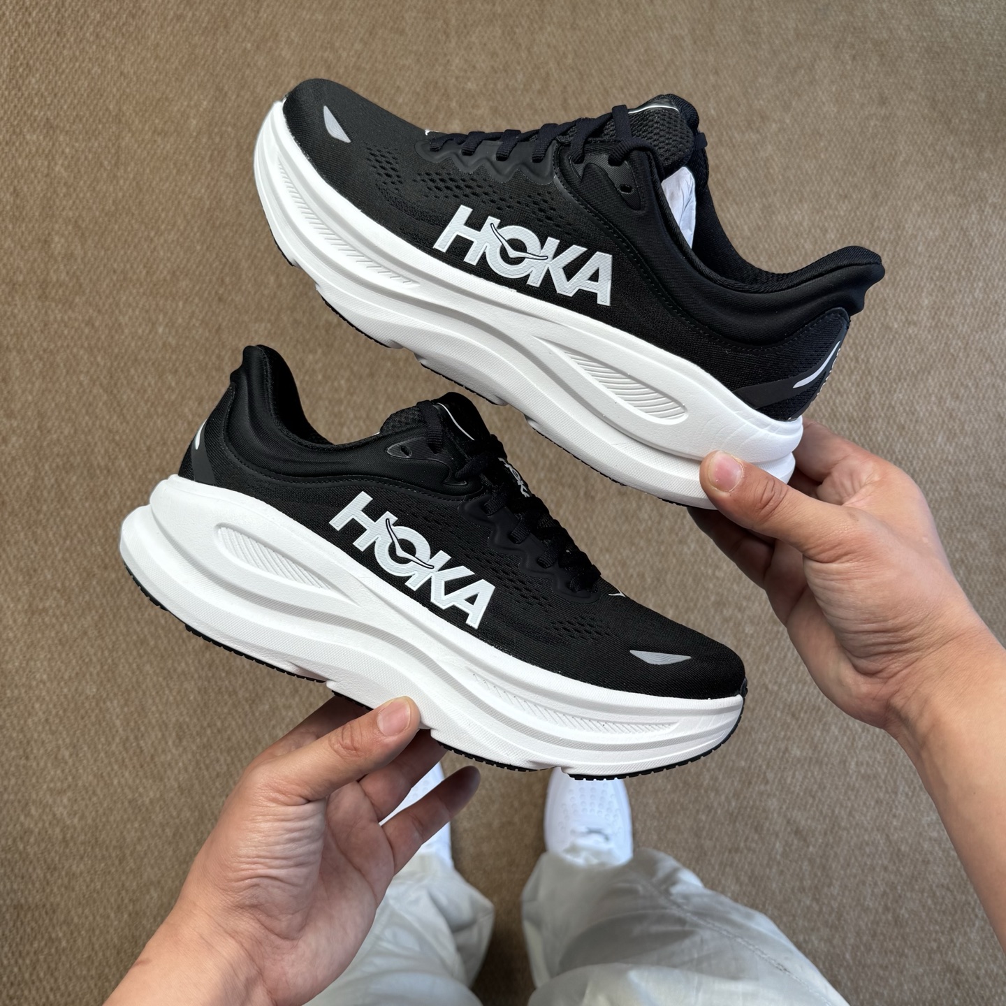  
HOKA ONE ONE Bondi 9 邦迪九代跑步鞋
黑白 货号：/BBLC   尺码：36-4