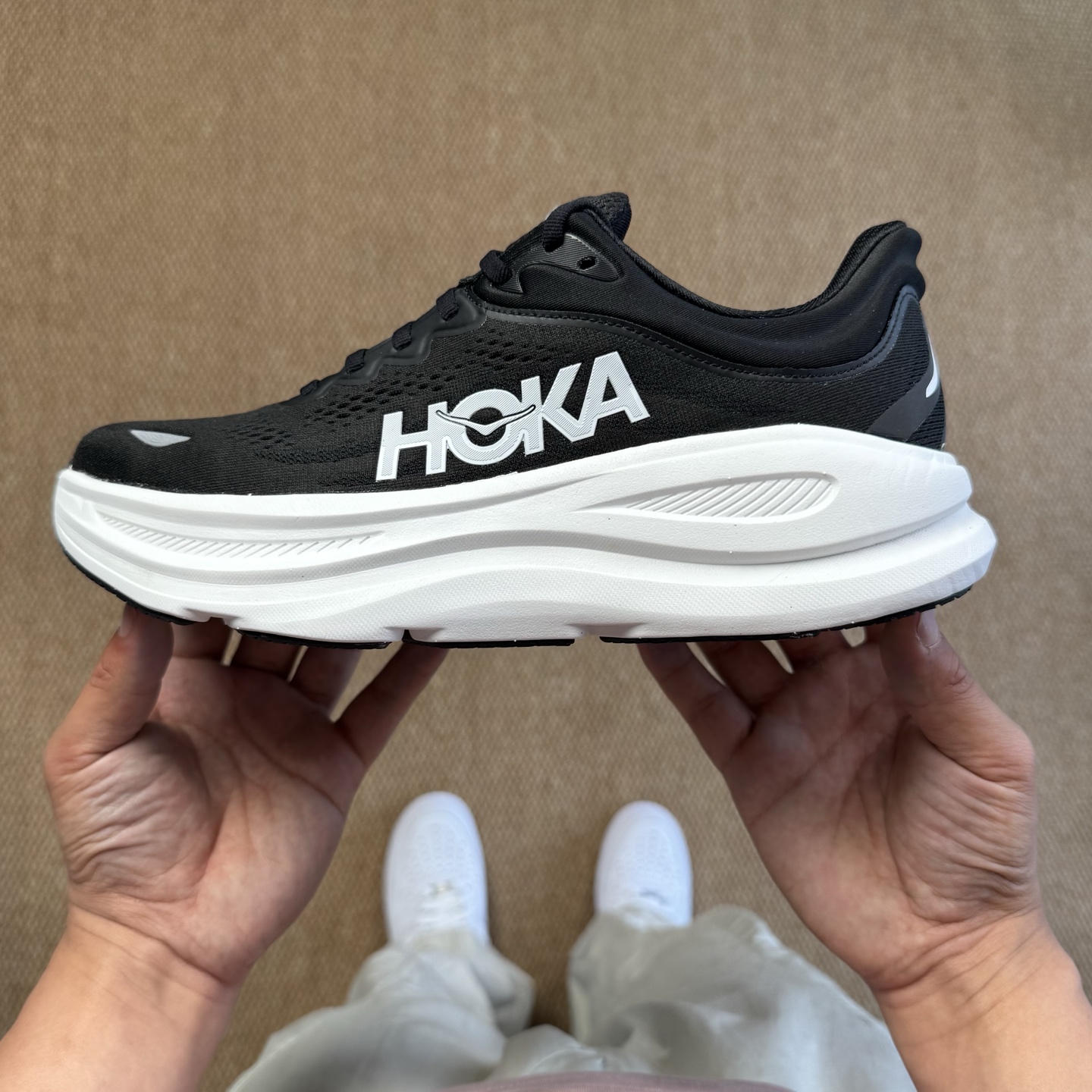  
HOKA ONE ONE Bondi 9 邦迪九代跑步鞋
黑白 货号：/BBLC   尺码：36-4