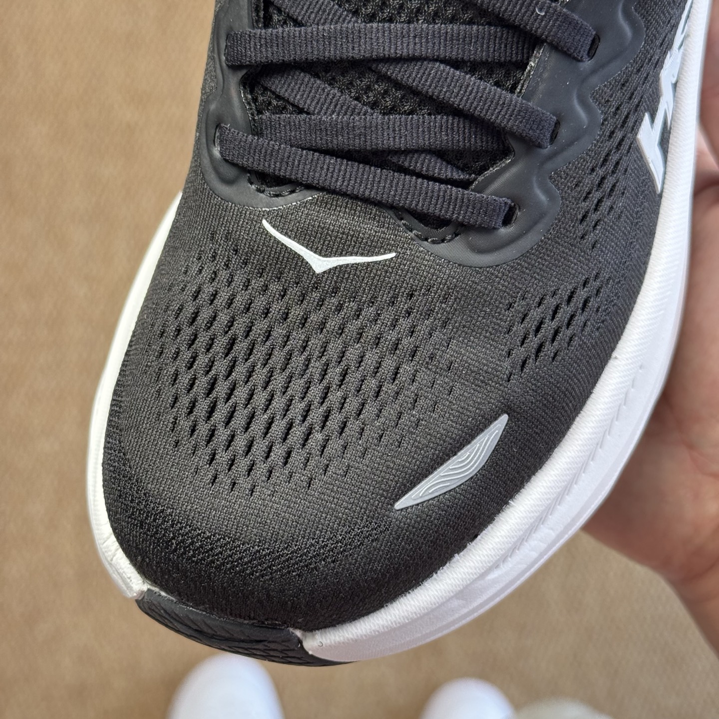  
HOKA ONE ONE Bondi 9 邦迪九代跑步鞋
黑白 货号：/BBLC   尺码：36-4