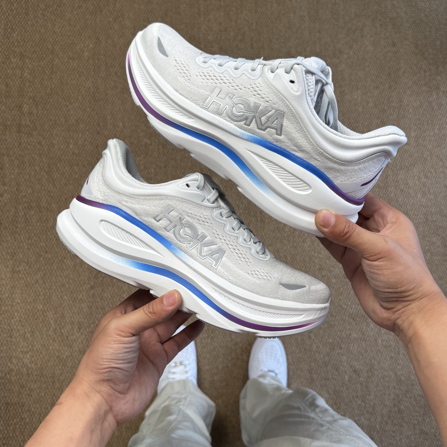  
HOKA ONE ONE Bondi 9 邦迪九代跑步鞋
灰白色 货号：/CYWH   尺码：36-