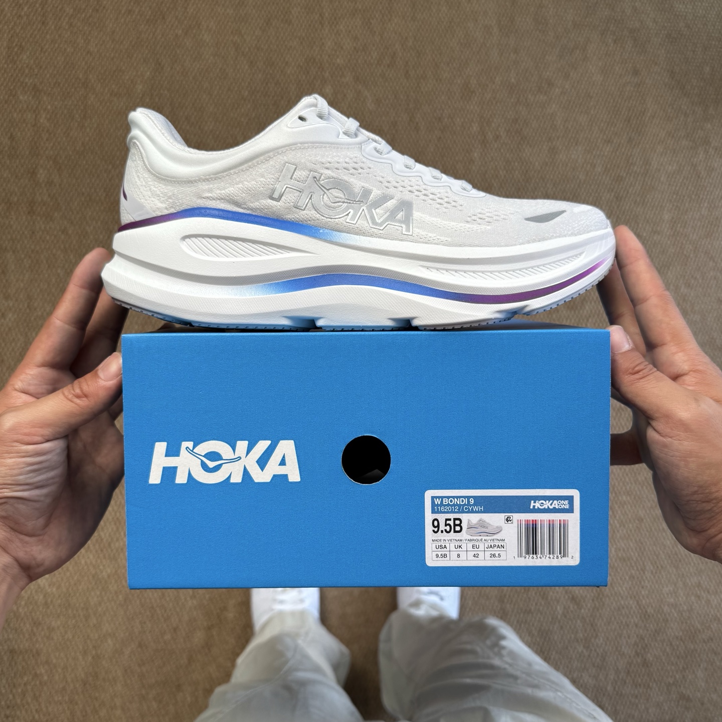  
HOKA ONE ONE Bondi 9 邦迪九代跑步鞋
灰白色 货号：/CYWH   尺码：36-