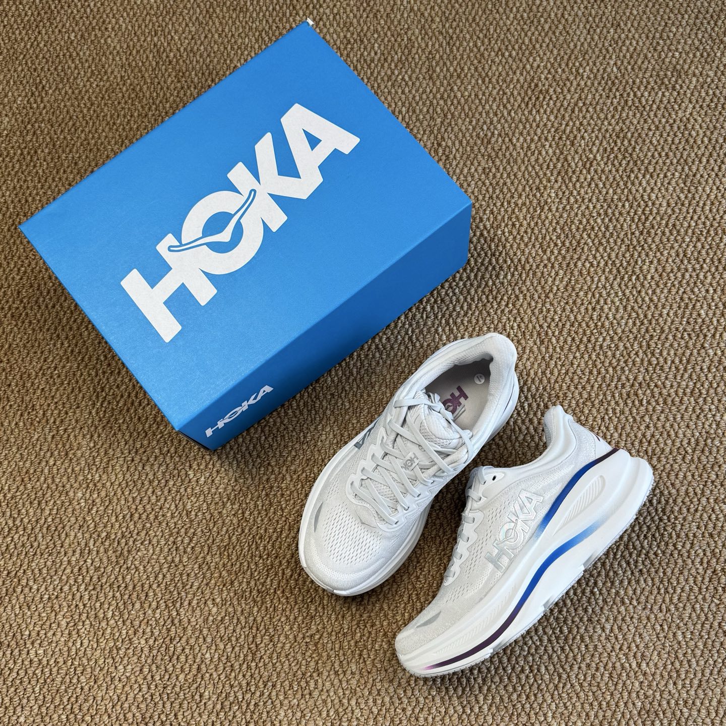  
HOKA ONE ONE Bondi 9 邦迪九代跑步鞋
灰白色 货号：/CYWH   尺码：36-