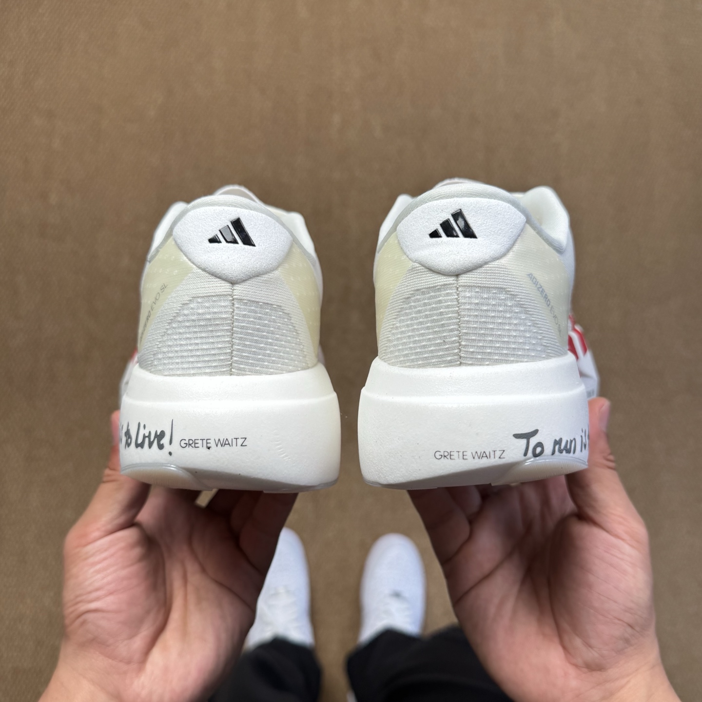 
AD Adizero Evo SL 阿迪达斯马拉松跑步鞋
Q弹缓震跑鞋新体验！第9色白红
货号：JS1