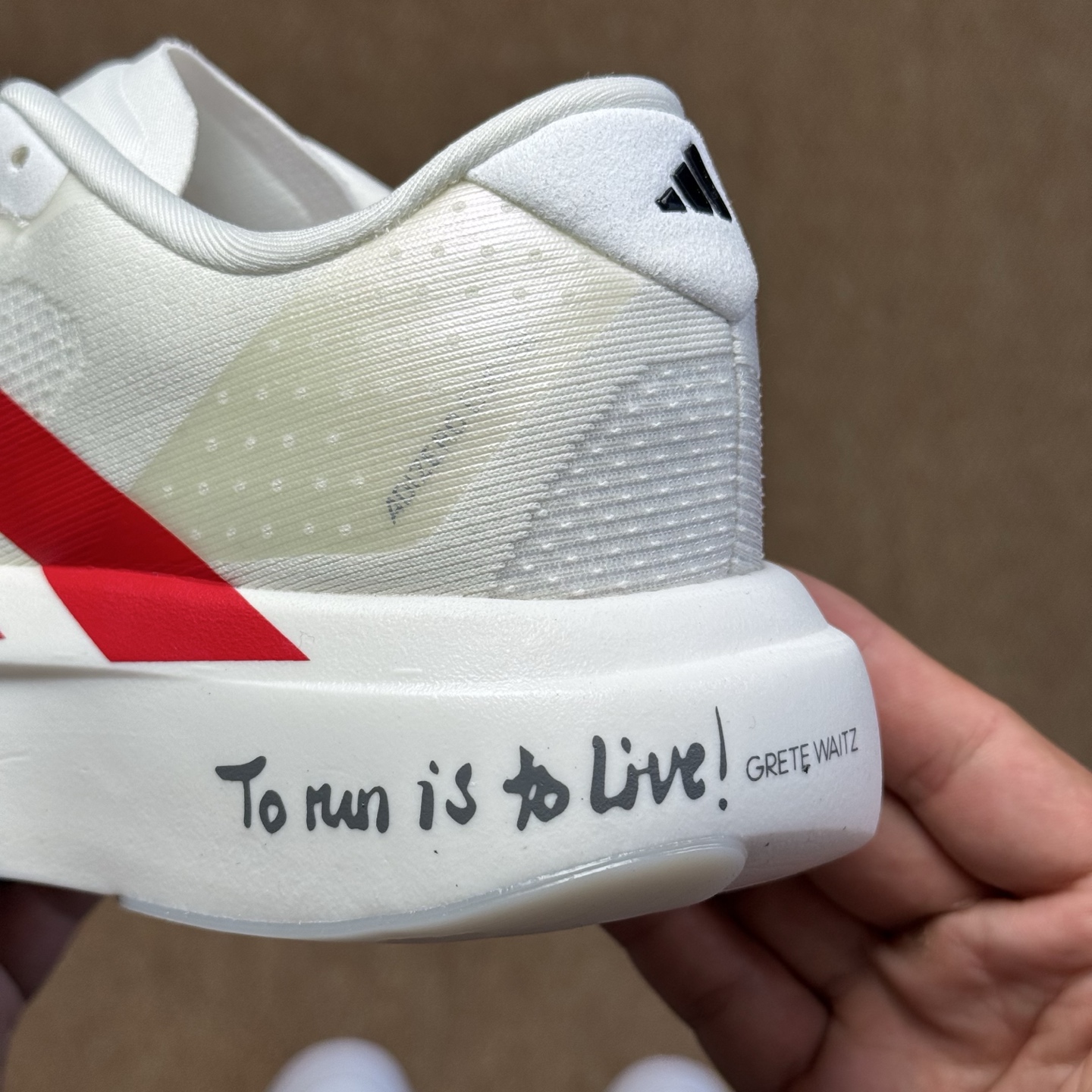 
AD Adizero Evo SL 阿迪达斯马拉松跑步鞋
Q弹缓震跑鞋新体验！第9色白红
货号：JS1