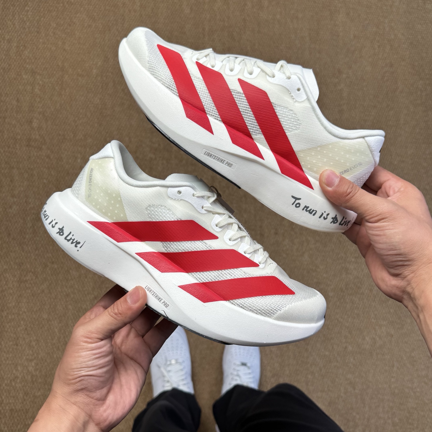 
AD Adizero Evo SL 阿迪达斯马拉松跑步鞋
Q弹缓震跑鞋新体验！第9色白红
货号：JS1