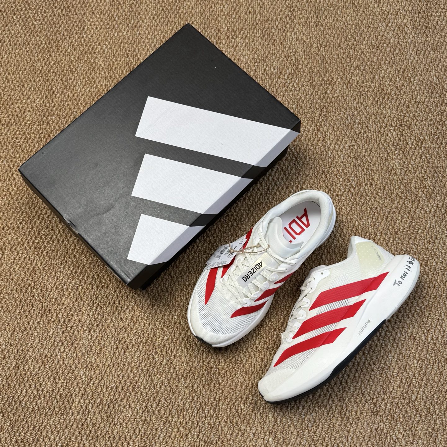 
AD Adizero Evo SL 阿迪达斯马拉松跑步鞋
Q弹缓震跑鞋新体验！第9色白红
货号：JS1
