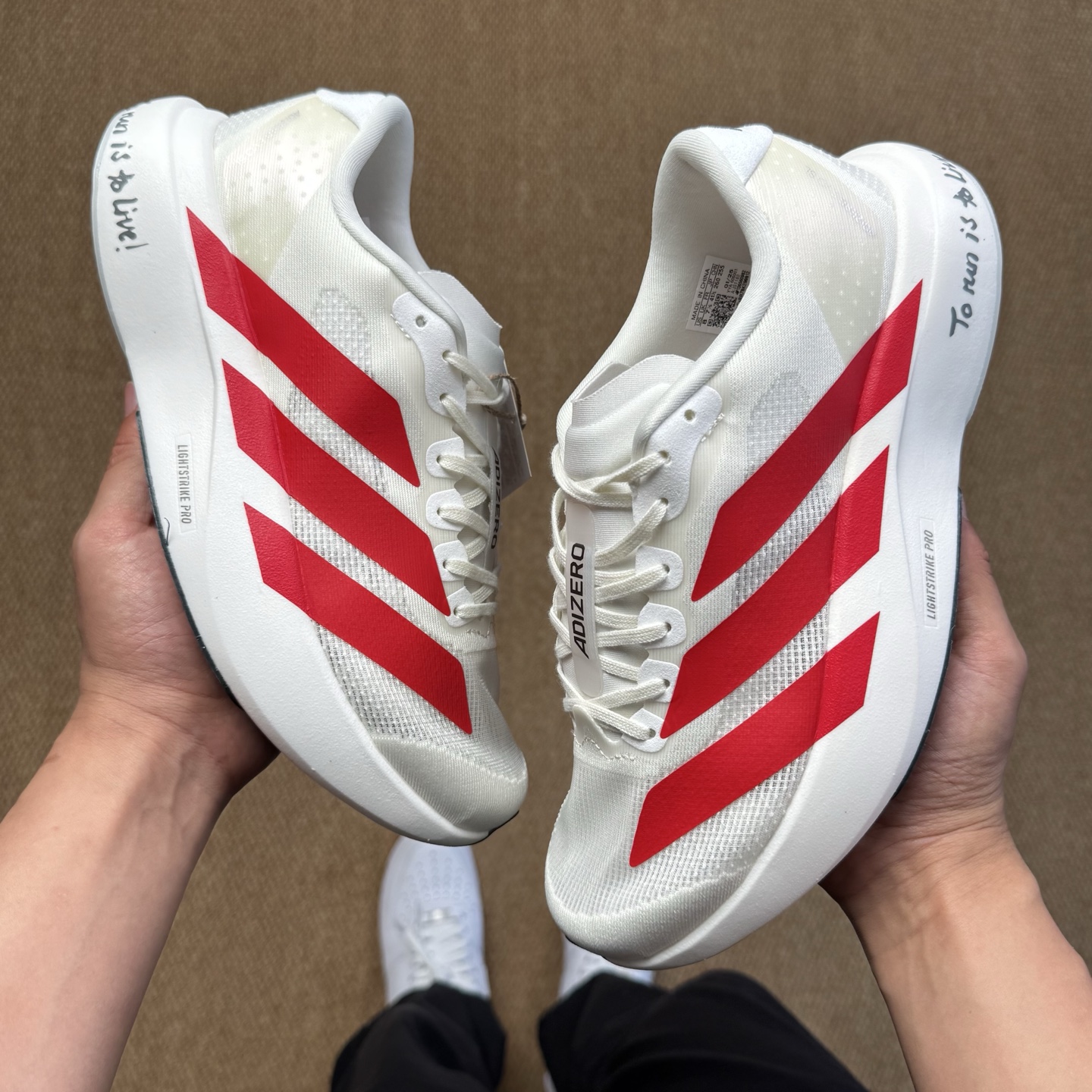 
AD Adizero Evo SL 阿迪达斯马拉松跑步鞋
Q弹缓震跑鞋新体验！第9色白红
货号：JS1