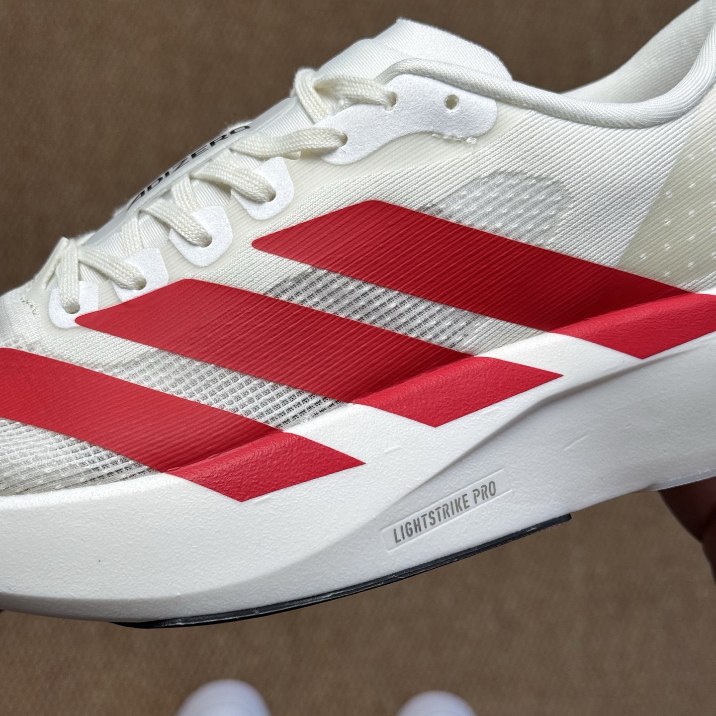 
AD Adizero Evo SL 阿迪达斯马拉松跑步鞋
Q弹缓震跑鞋新体验！第9色白红
货号：JS1