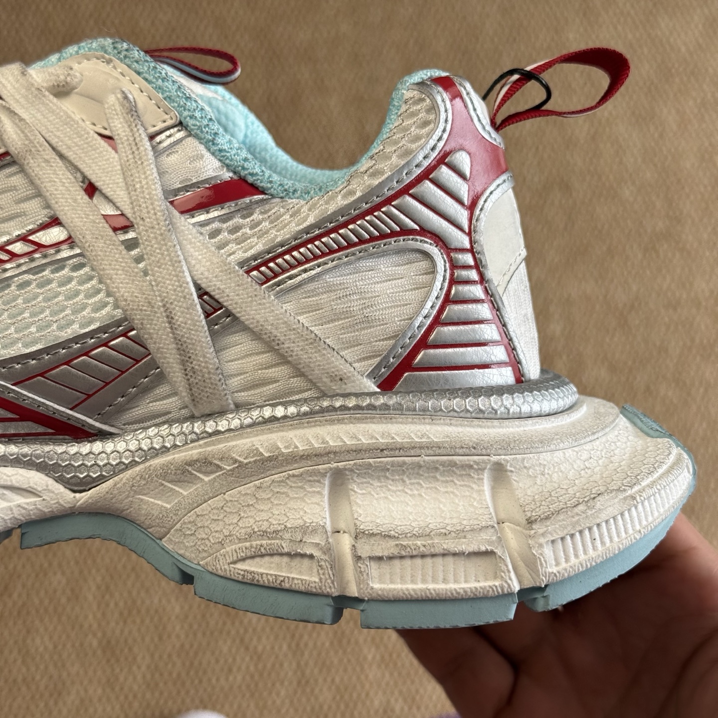  
BALENCIAGA 3XL蜘蛛侠绑带款 米色红线
巴黎世家十代 3XL老爹鞋复古做旧 3M反光
独
