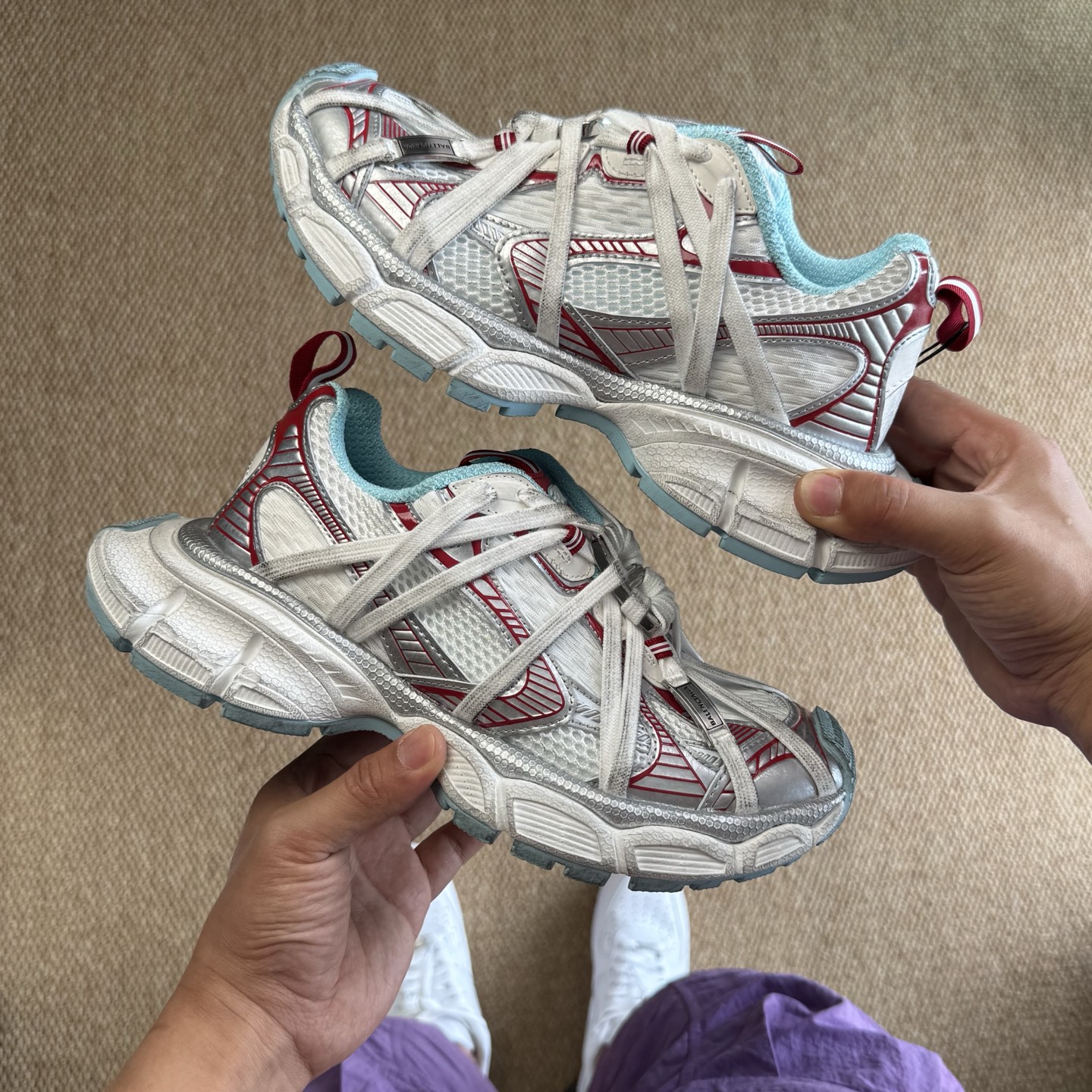  
BALENCIAGA 3XL蜘蛛侠绑带款 米色红线
巴黎世家十代 3XL老爹鞋复古做旧 3M反光
独