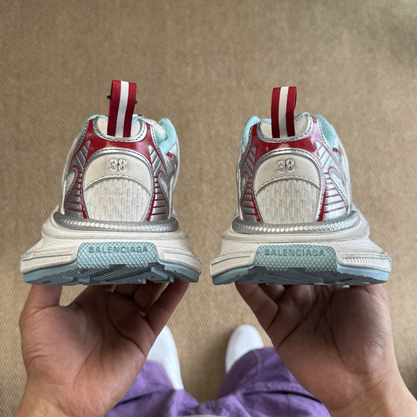  
BALENCIAGA 3XL蜘蛛侠绑带款 米色红线
巴黎世家十代 3XL老爹鞋复古做旧 3M反光
独