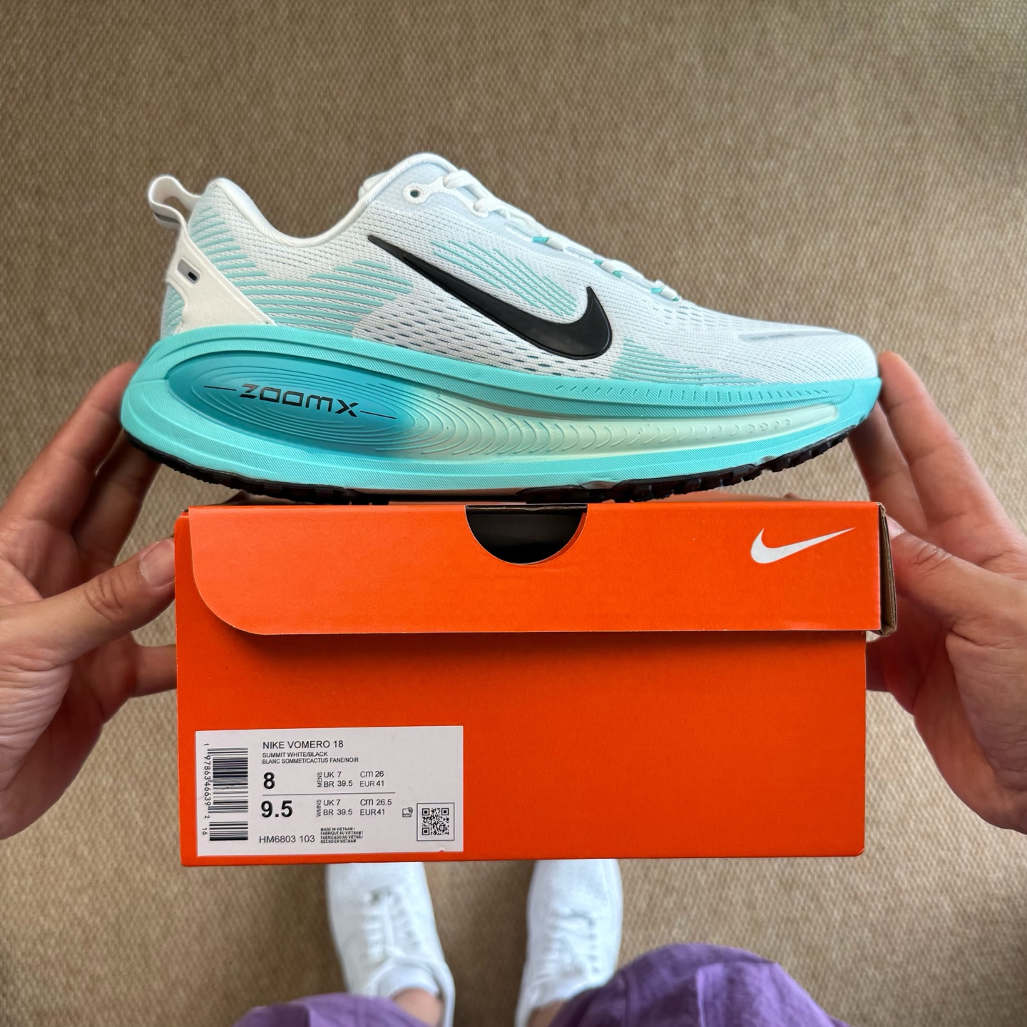  
Nike Vomero 18 马拉松跑鞋 第6色：绿灰色
做工细节 材料质感吊打同系列
货号：HM6