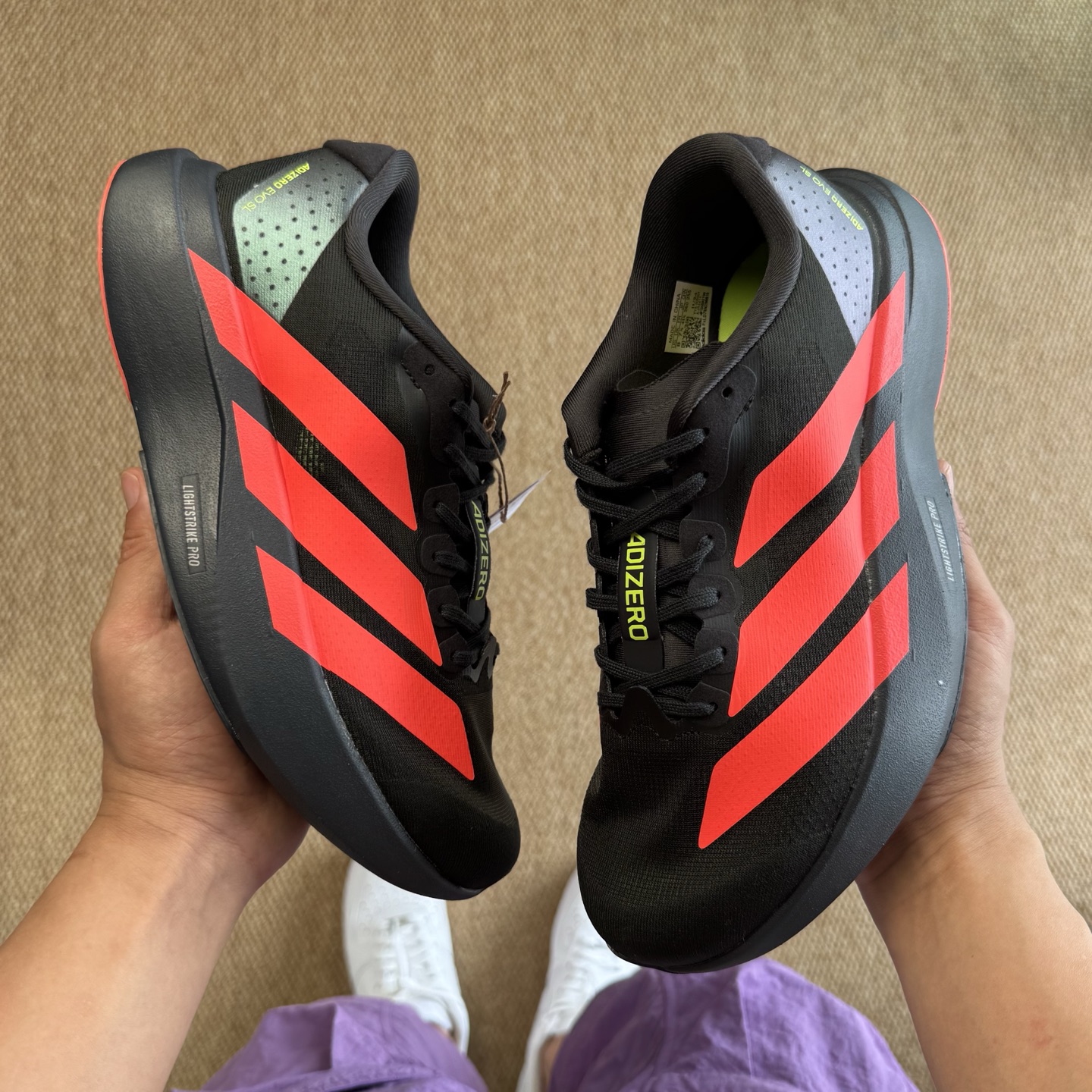 💰200 核心价格表私
AD Adizero Evo SL 阿迪达斯马拉松跑步鞋
Q弹缓震跑鞋新体验！第10色:黑红
货号：JR3414 尺码：39-45