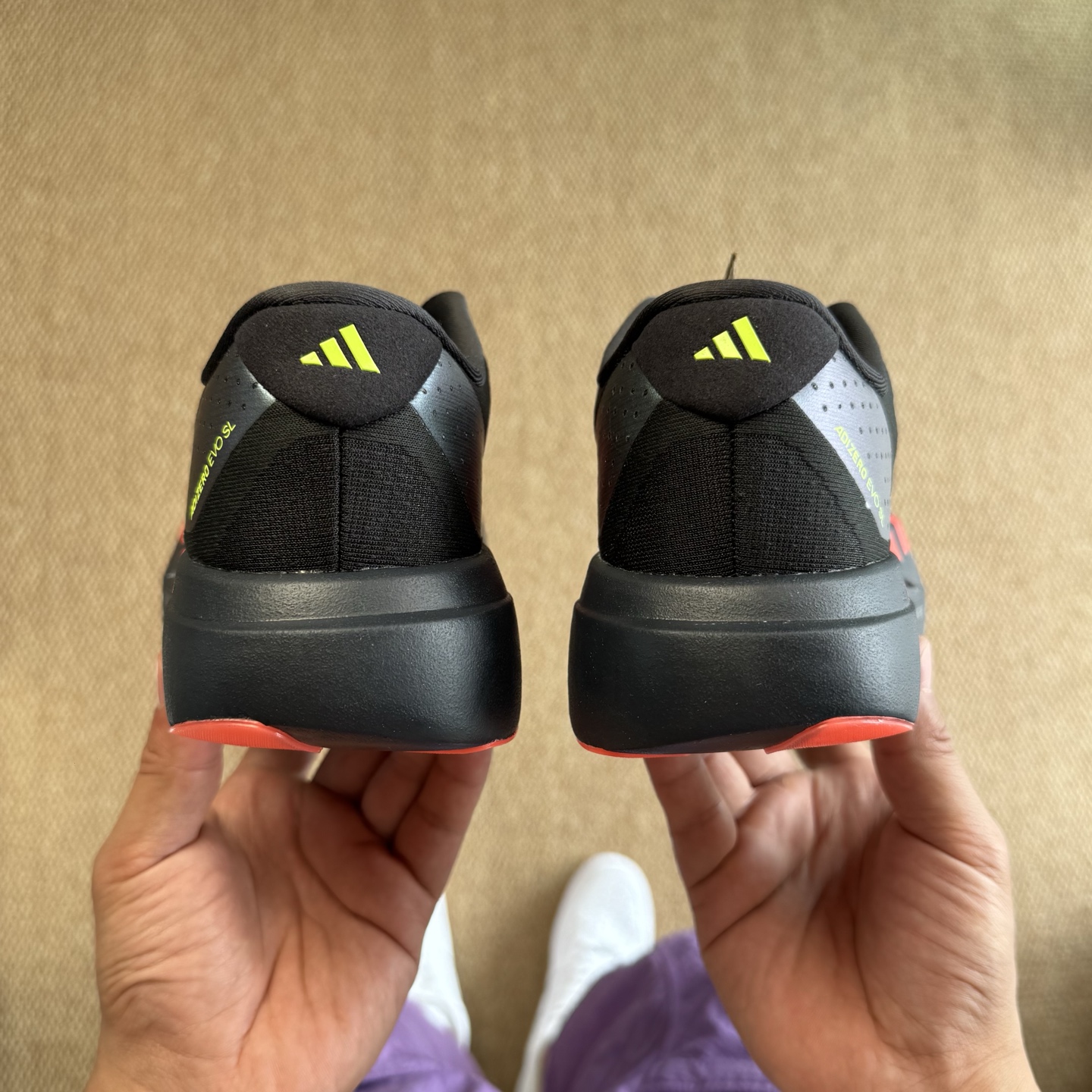 💰200 核心价格表私
AD Adizero Evo SL 阿迪达斯马拉松跑步鞋
Q弹缓震跑鞋新体验！第10色:黑红
货号：JR3414 尺码：39-45