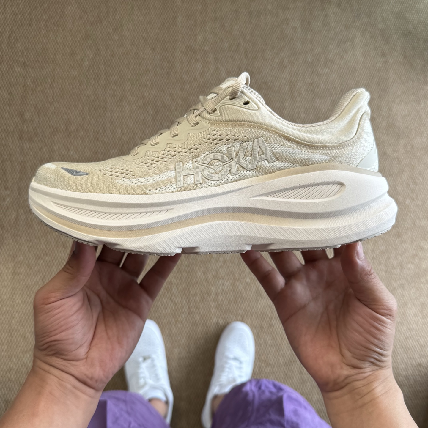 
HOKA ONE ONE Bondi 9 邦迪九代跑步鞋
第6色米色 货号：/OLTM   尺码：36
