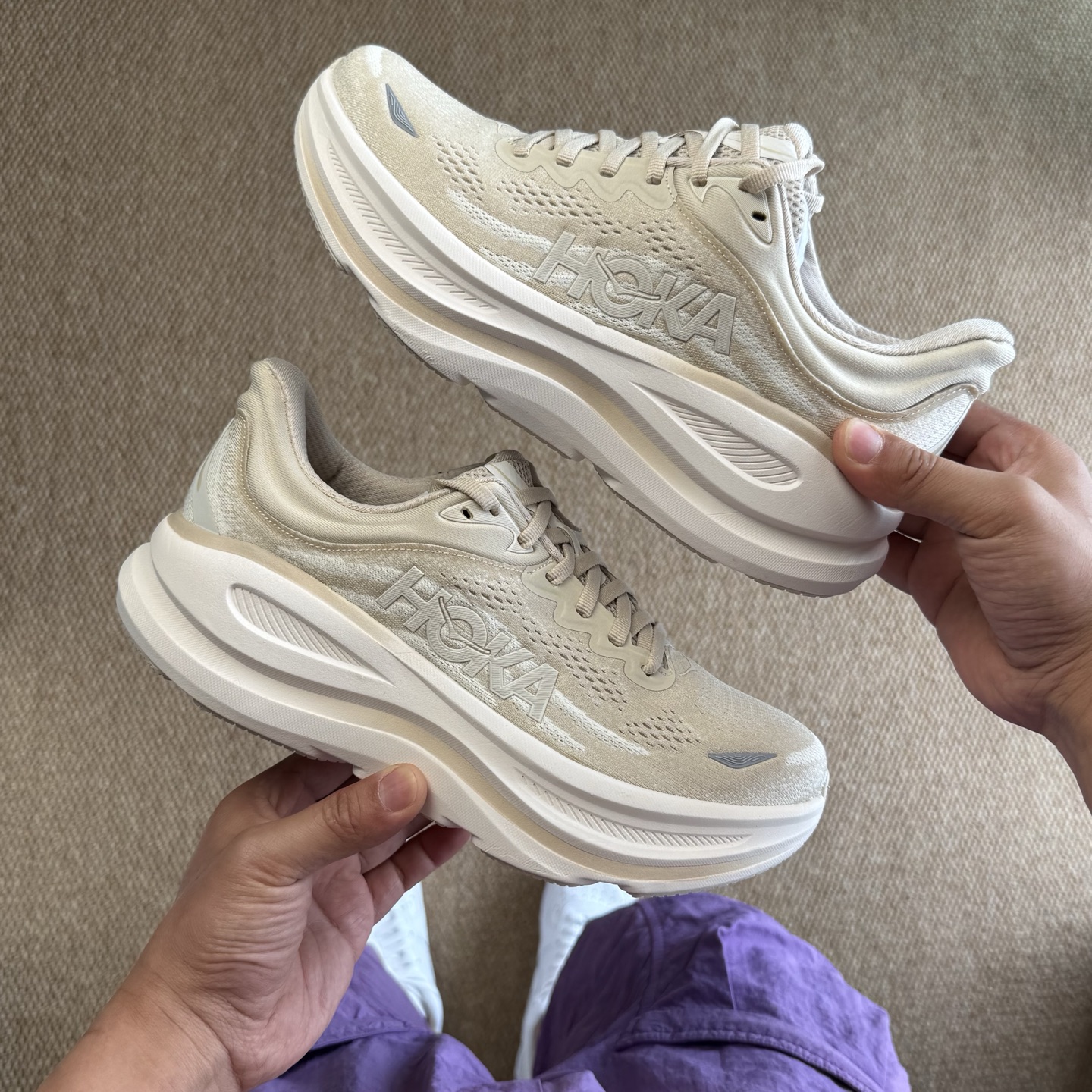 
HOKA ONE ONE Bondi 9 邦迪九代跑步鞋
第6色米色 货号：/OLTM   尺码：36
