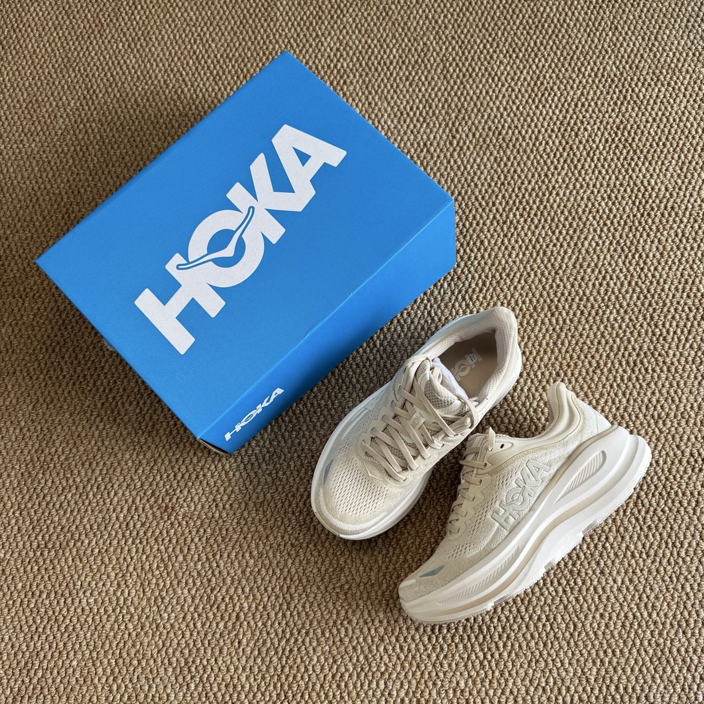 
HOKA ONE ONE Bondi 9 邦迪九代跑步鞋
第6色米色 货号：/OLTM   尺码：36