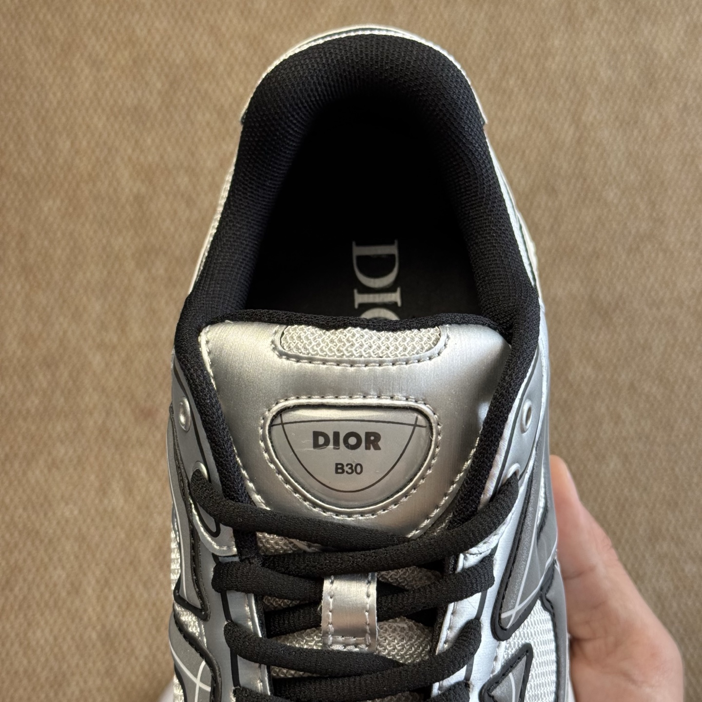 
DIOR迪奥 B30 CD鞋 男款第18色！
专柜包装，原装品质，PT仓现货发售！
3SN279ZYG
