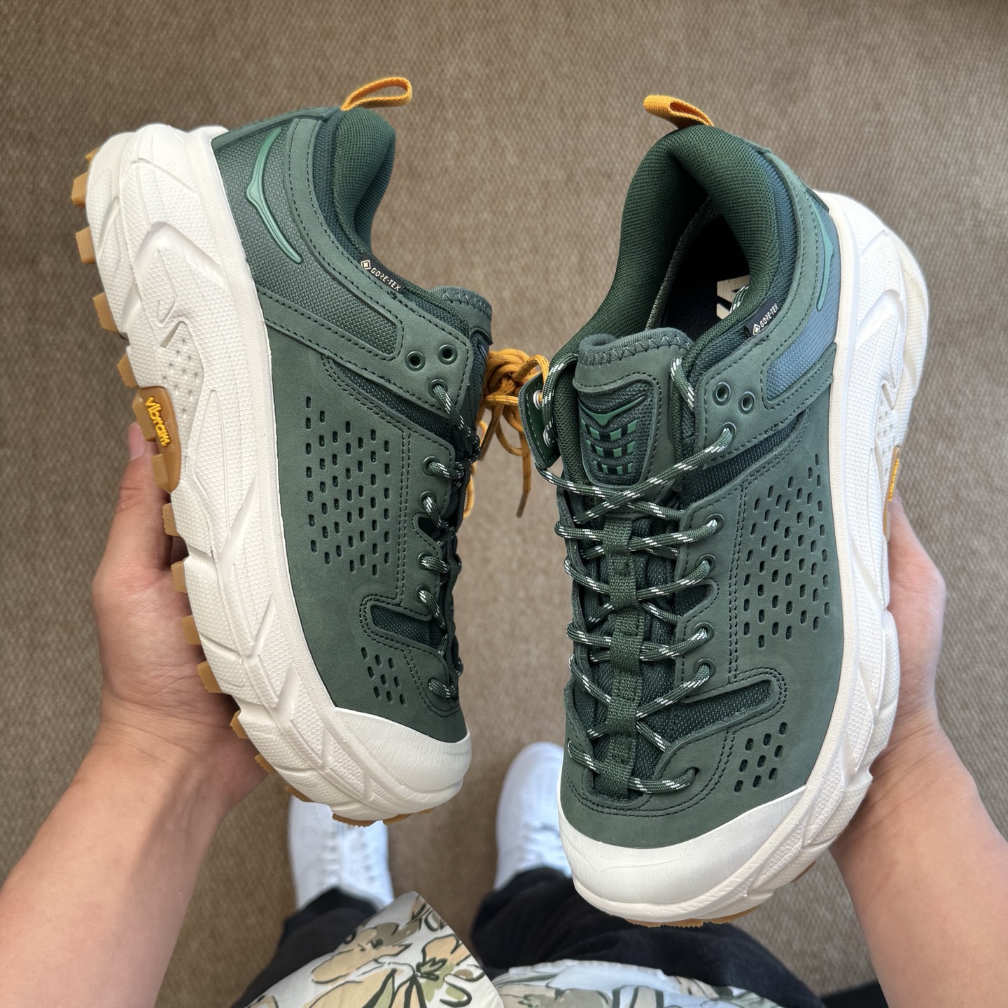  
纯原Hoka ULTRA托亚 第13色深绿色
越野跑登山鞋🥾 GORE-TEX真正全防水，下雨涉水无