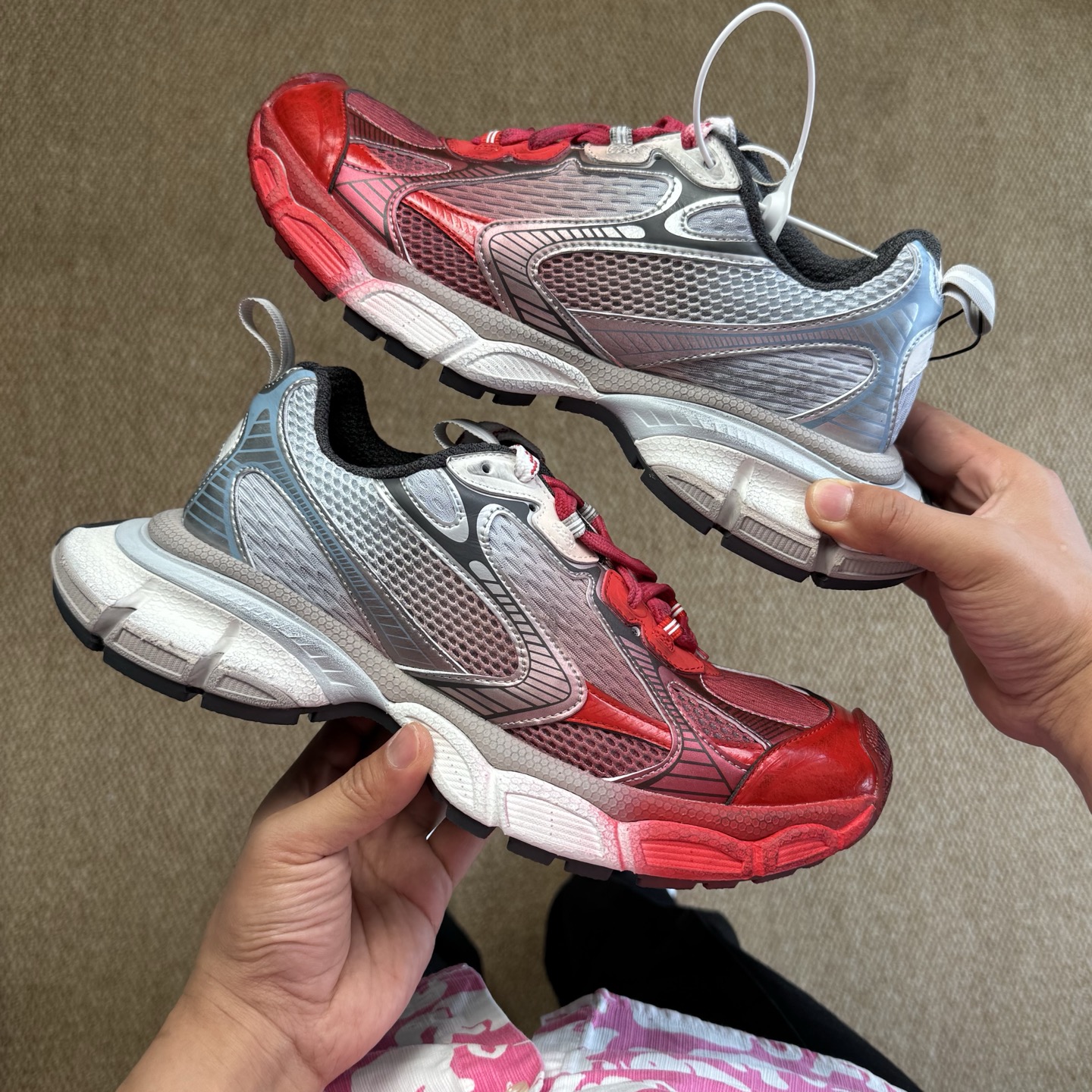  
XA版！巴黎世家3XL 灰红渐变色
BALENCIAGA十代 3XL老爹鞋复古做旧
独家湖南兴昂全套