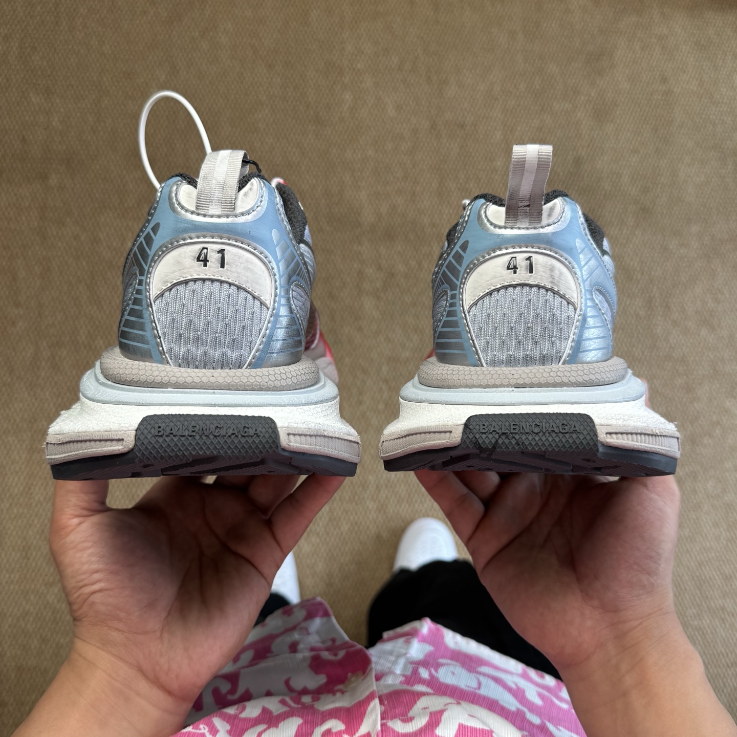  
XA版！巴黎世家3XL 灰红渐变色
BALENCIAGA十代 3XL老爹鞋复古做旧
独家湖南兴昂全套