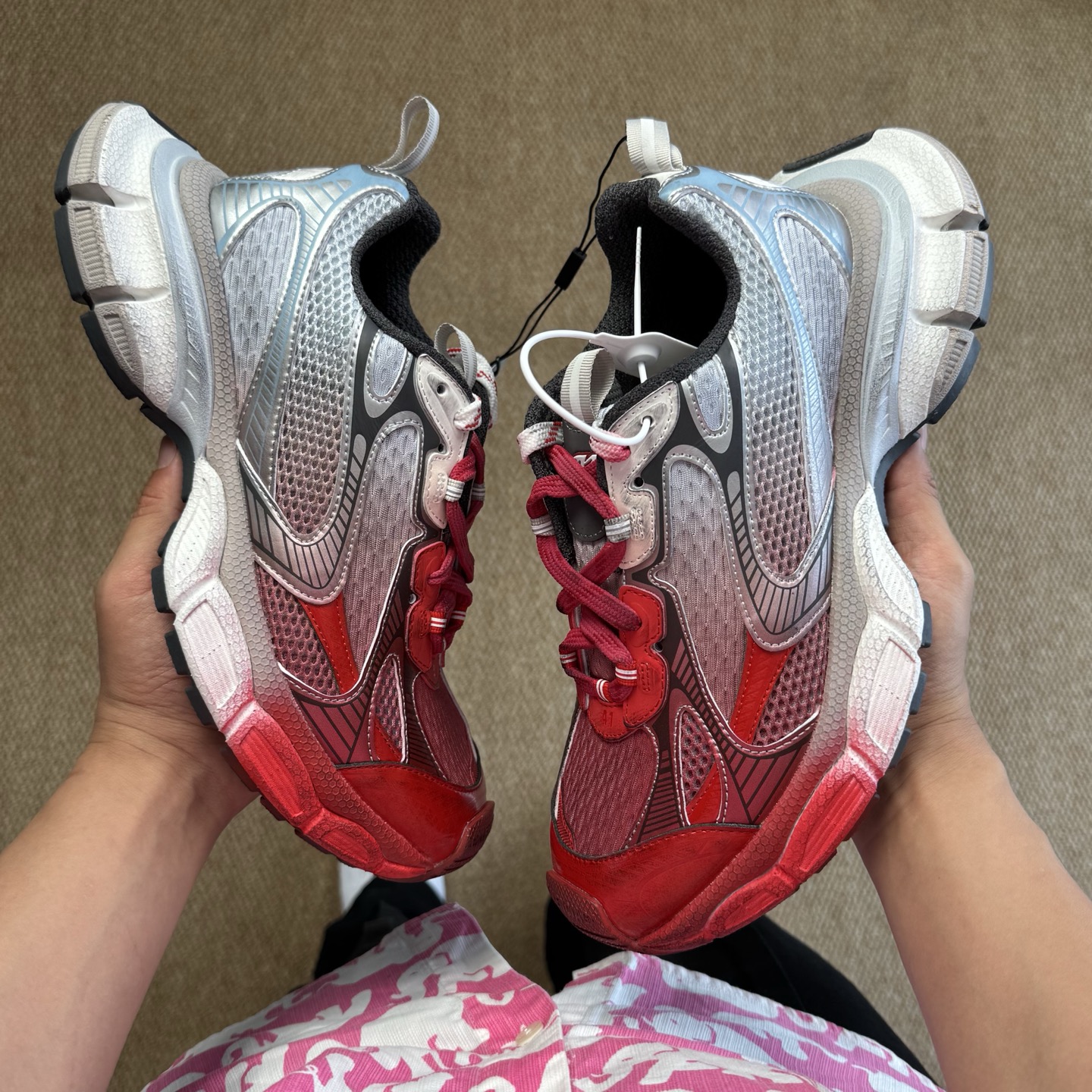  
XA版！巴黎世家3XL 灰红渐变色
BALENCIAGA十代 3XL老爹鞋复古做旧
独家湖南兴昂全套
