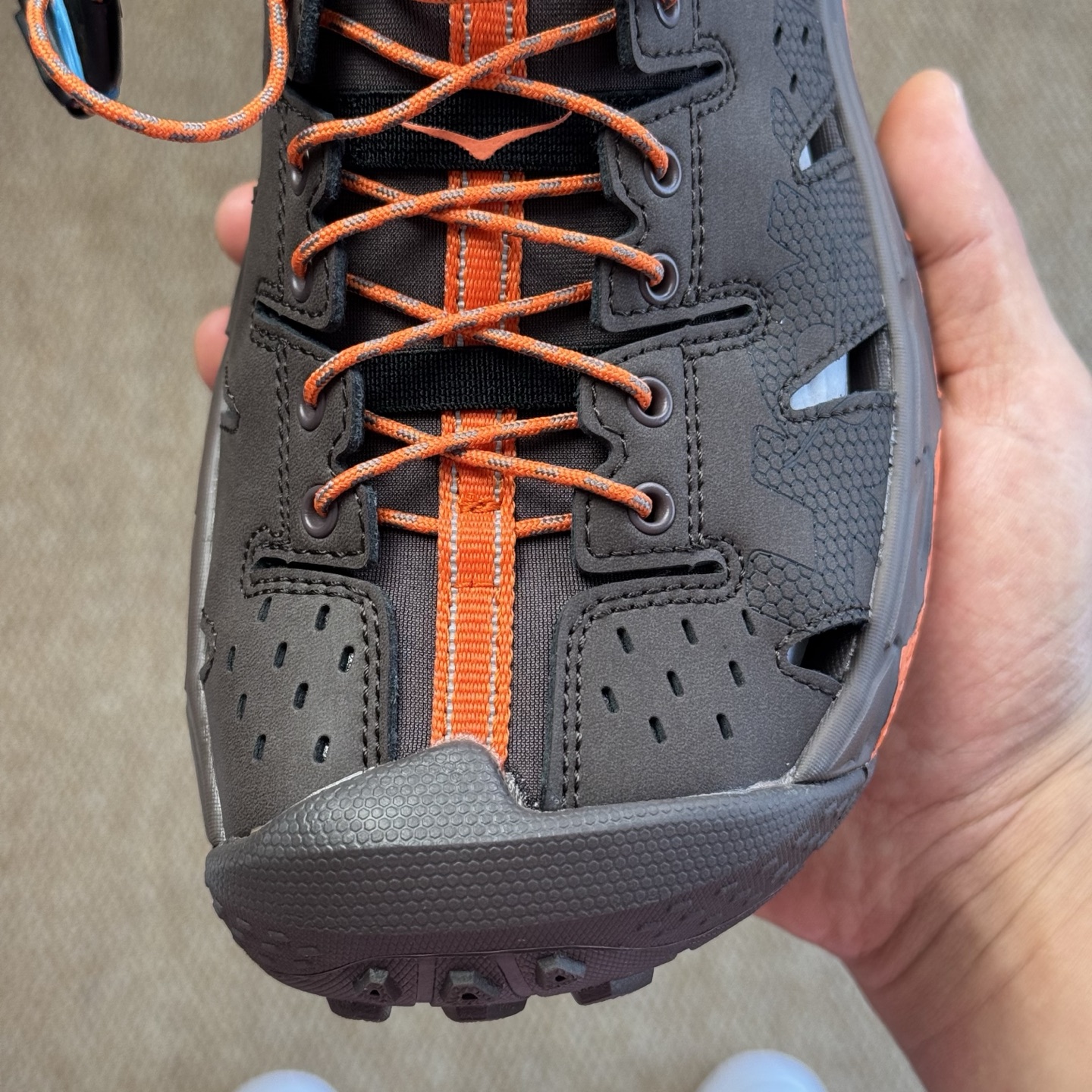  
HOKA One One Vibram 轻量溯溪鞋 
原鞋开发 市面最强品质！
尺码：36 36.5