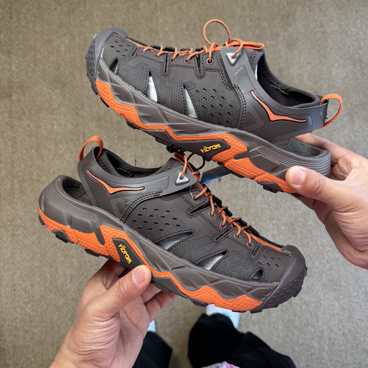  
HOKA One One Vibram 轻量溯溪鞋 
原鞋开发 市面最强品质！
尺码：36 36.5