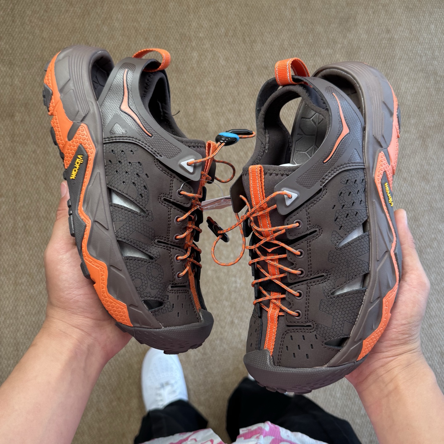  
HOKA One One Vibram 轻量溯溪鞋 
原鞋开发 市面最强品质！
尺码：36 36.5