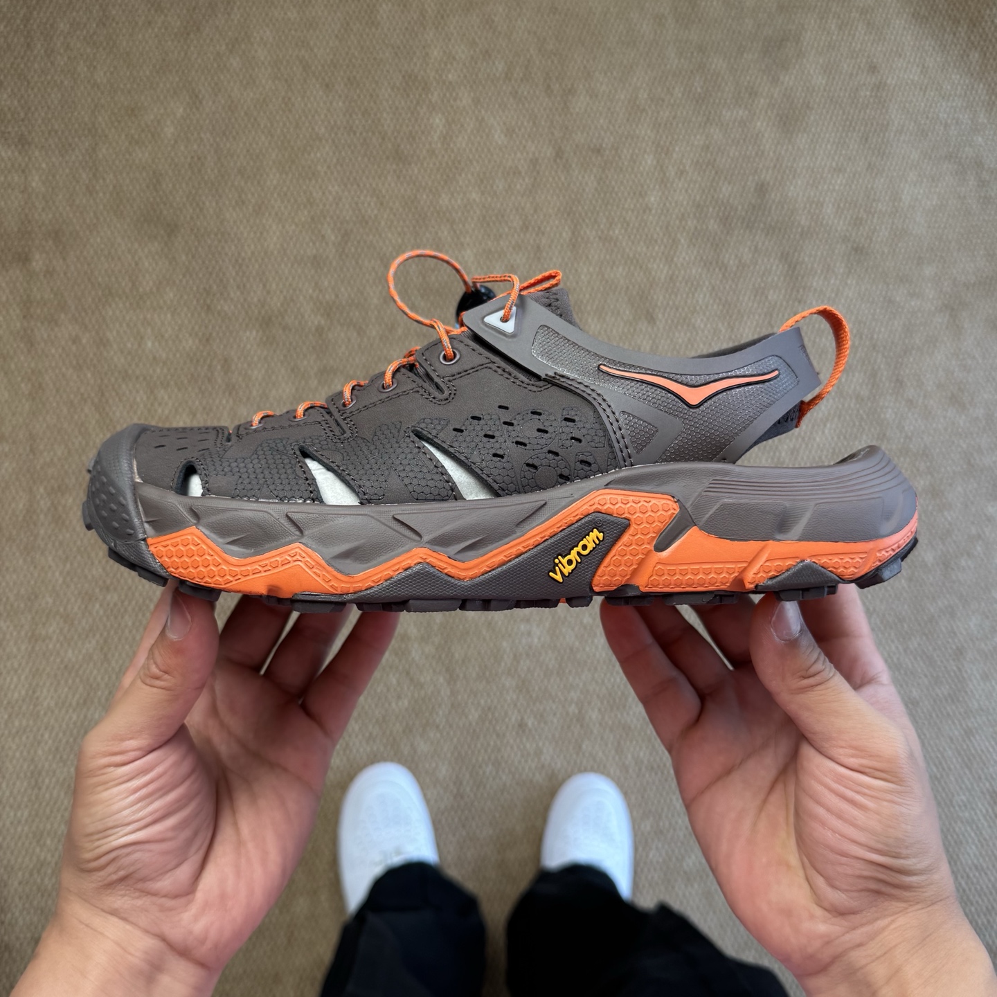  
HOKA One One Vibram 轻量溯溪鞋 
原鞋开发 市面最强品质！
尺码：36 36.5