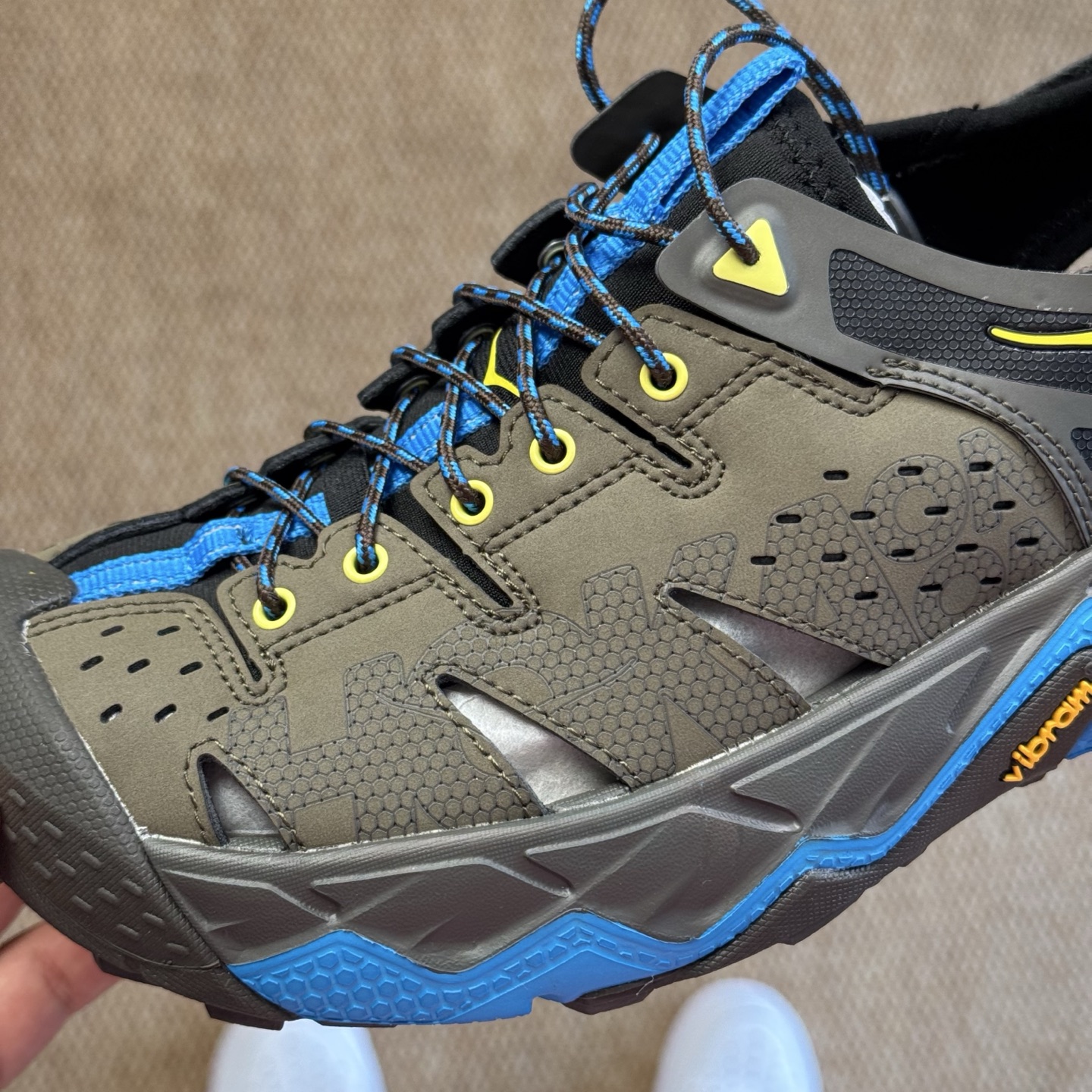  
HOKA One One Vibram 轻量溯溪鞋 
原鞋开发 市面最强品质！
尺码：36 36.5