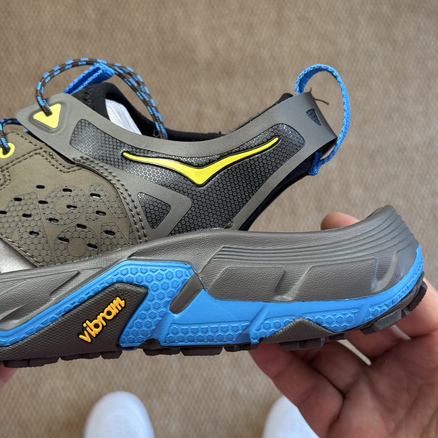  
HOKA One One Vibram 轻量溯溪鞋 
原鞋开发 市面最强品质！
尺码：36 36.5