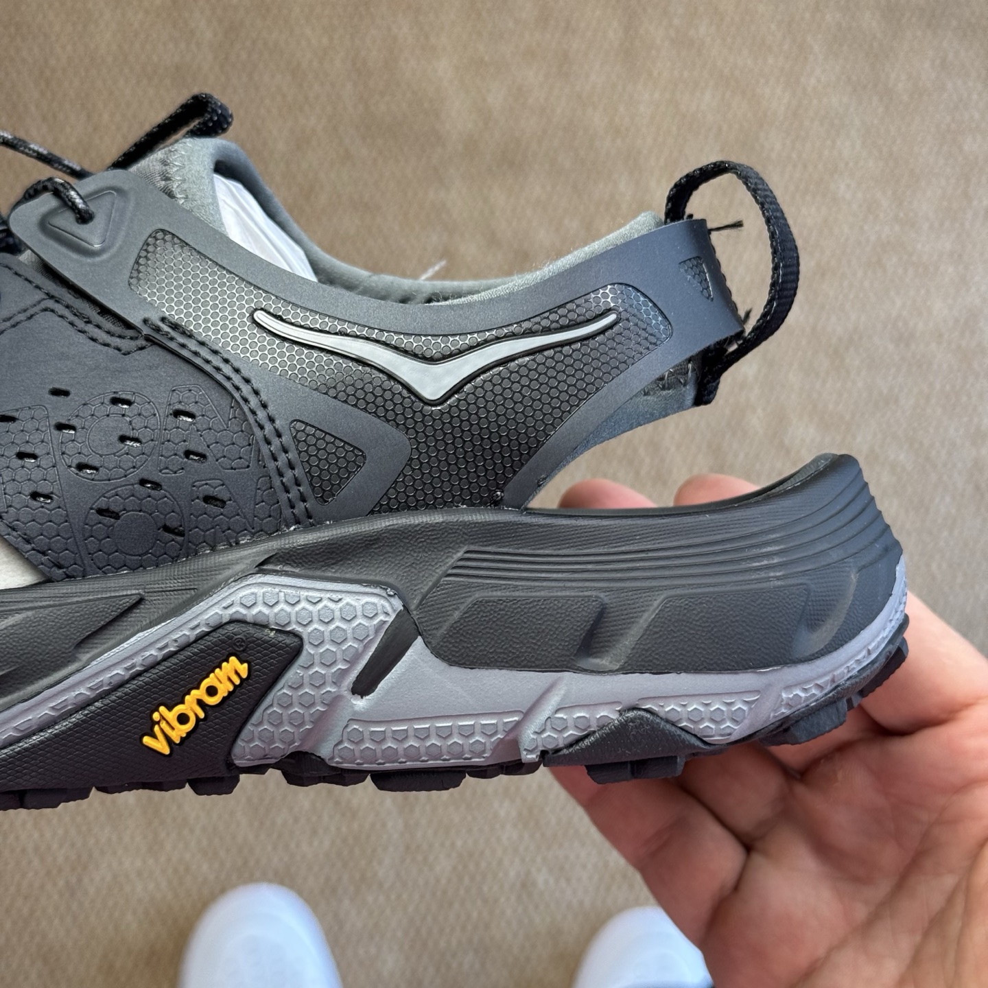  
HOKA One One Vibram 轻量溯溪鞋 
原鞋开发 市面最强品质！
尺码：36 36.5