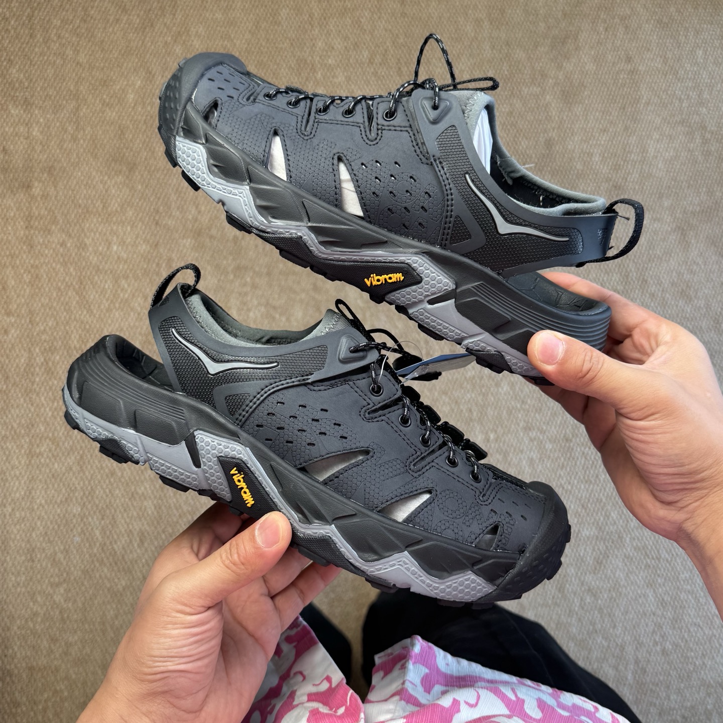  
HOKA One One Vibram 轻量溯溪鞋 
原鞋开发 市面最强品质！
尺码：36 36.5