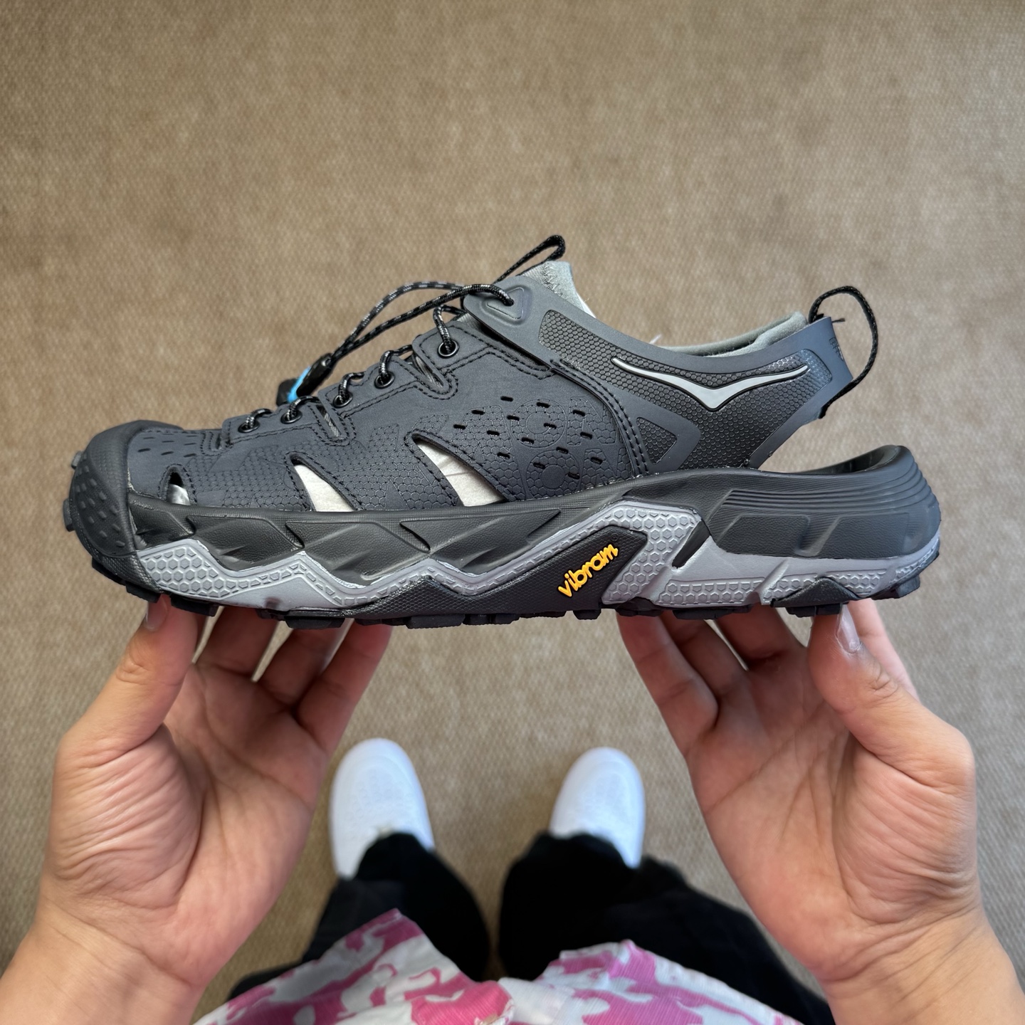  
HOKA One One Vibram 轻量溯溪鞋 
原鞋开发 市面最强品质！
尺码：36 36.5