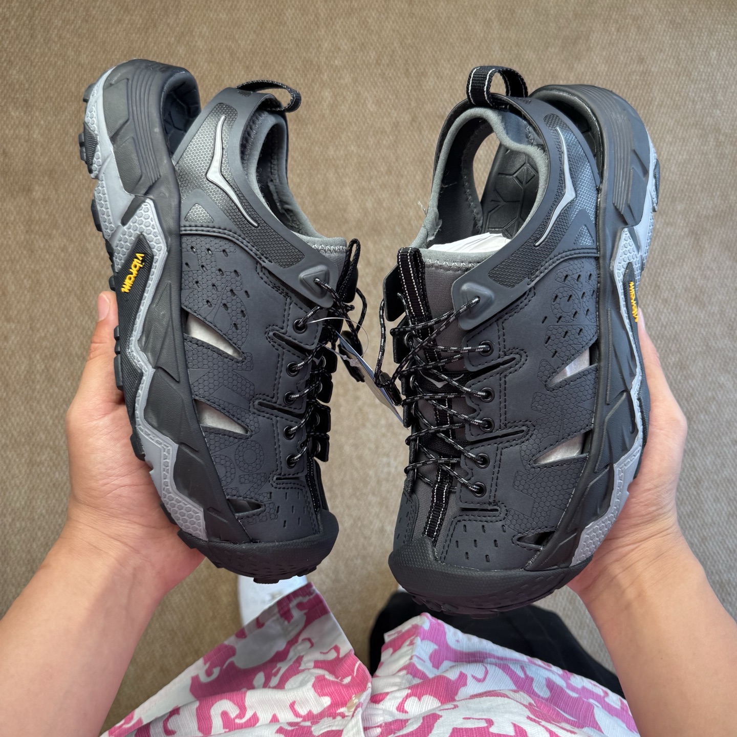  
HOKA One One Vibram 轻量溯溪鞋 
原鞋开发 市面最强品质！
尺码：36 36.5