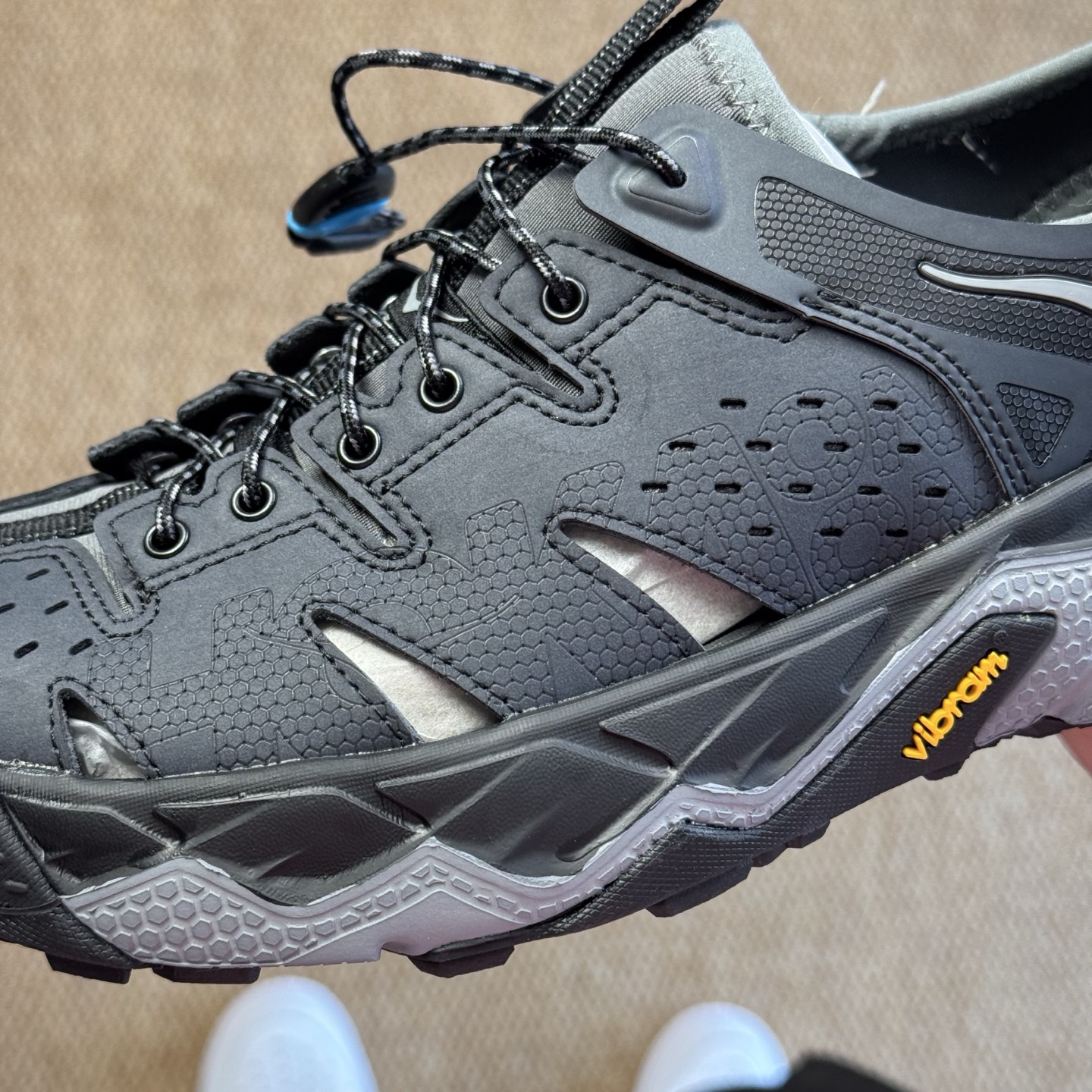  
HOKA One One Vibram 轻量溯溪鞋 
原鞋开发 市面最强品质！
尺码：36 36.5