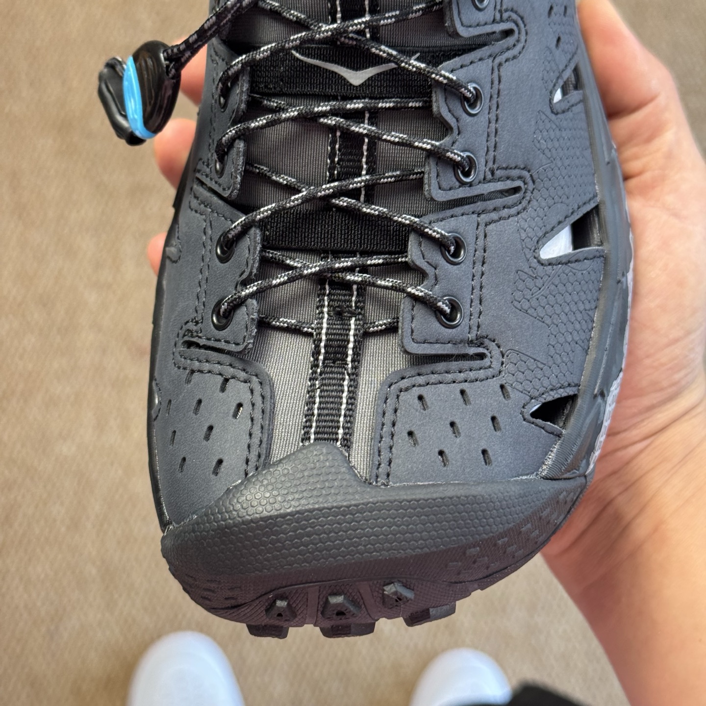  
HOKA One One Vibram 轻量溯溪鞋 
原鞋开发 市面最强品质！
尺码：36 36.5