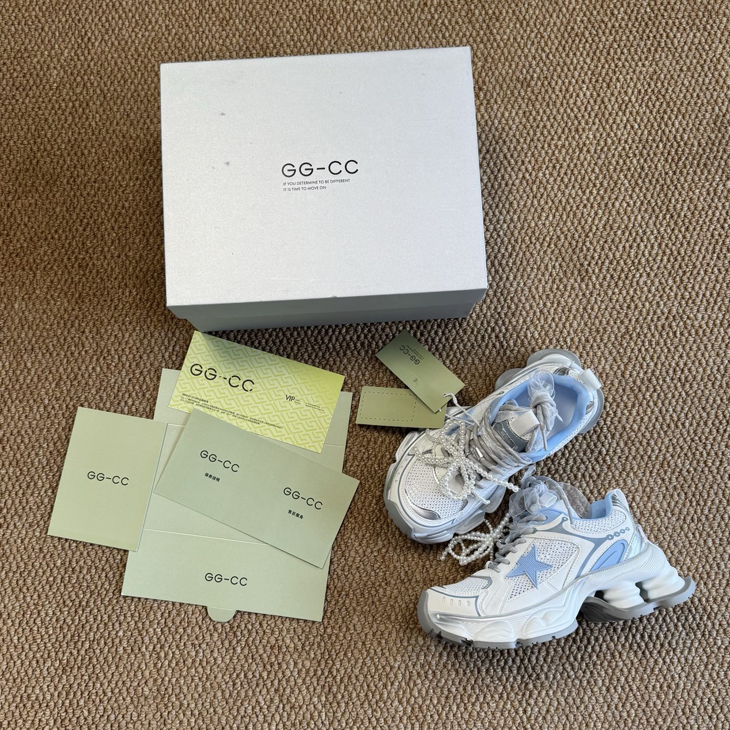 
GG-CC 机能厚底休闲鞋 做旧老爹鞋 气柱
广东大厂出品 时髦look轻松定格 
不费力展现率性氛