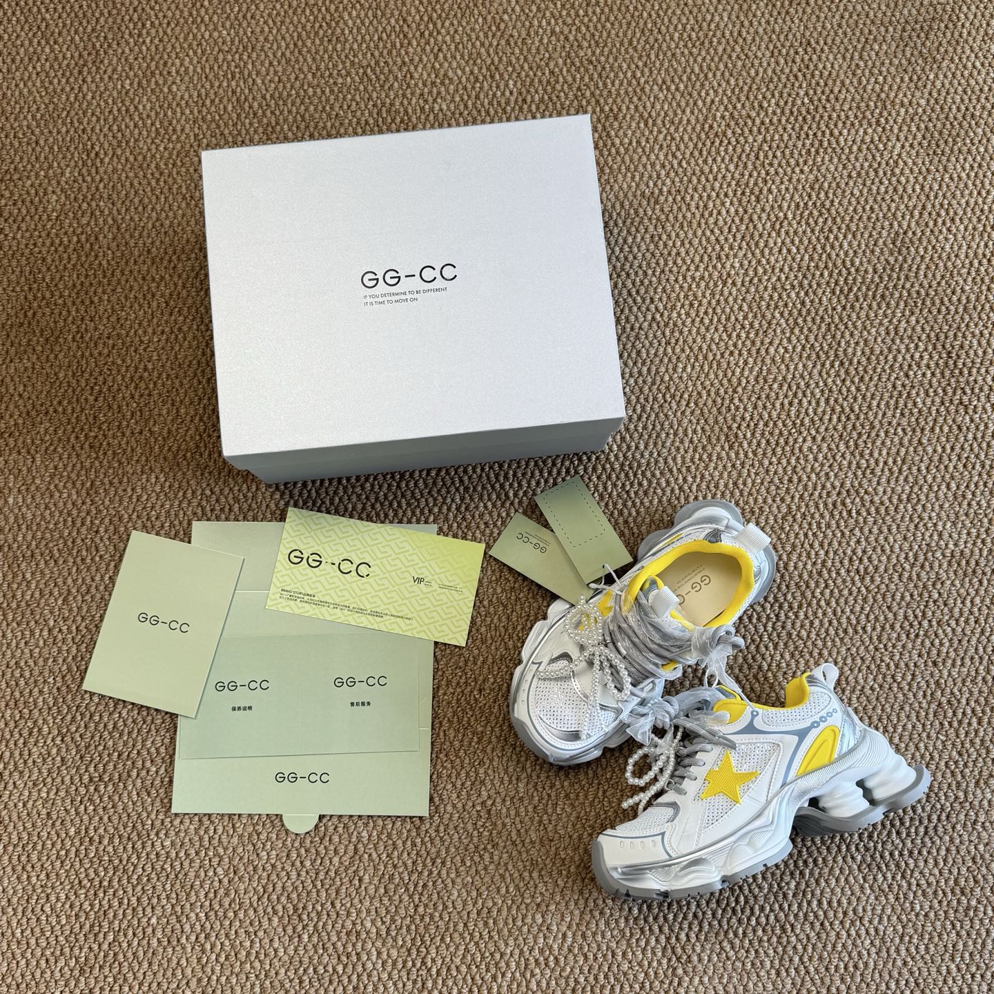  
GG-CC 机能厚底休闲鞋 做旧老爹鞋 气柱
广东大厂出品 时髦look轻松定格 
不费力展现率性氛