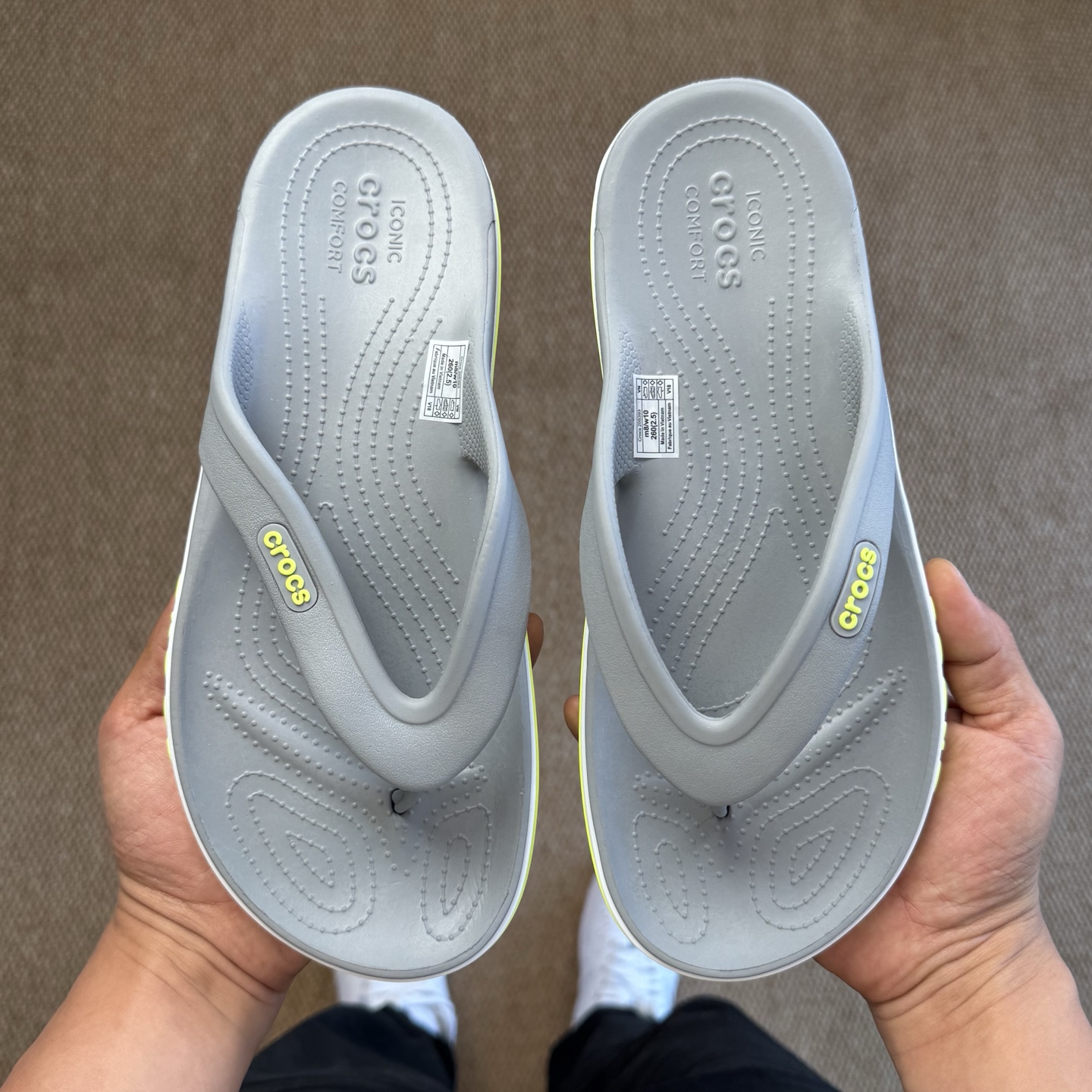 
Crocs卡骆驰 Crocband 贝雅 夹脚人字拖鞋🩴
莞产纯原工艺！  5色！   尺码：40-4