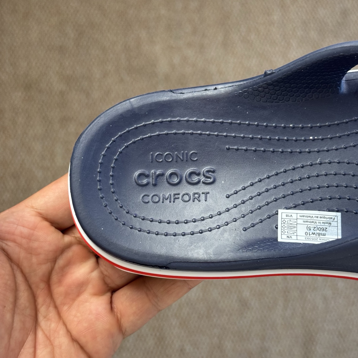  
Crocs卡骆驰 Crocband 贝雅 夹脚人字拖鞋🩴
莞产纯原工艺！  5色！   尺码：40-