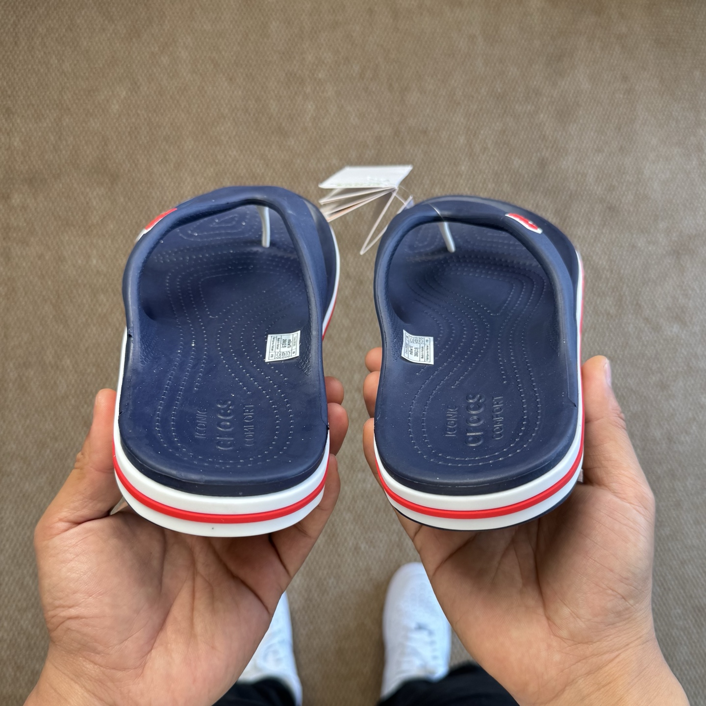  
Crocs卡骆驰 Crocband 贝雅 夹脚人字拖鞋🩴
莞产纯原工艺！  5色！   尺码：40-