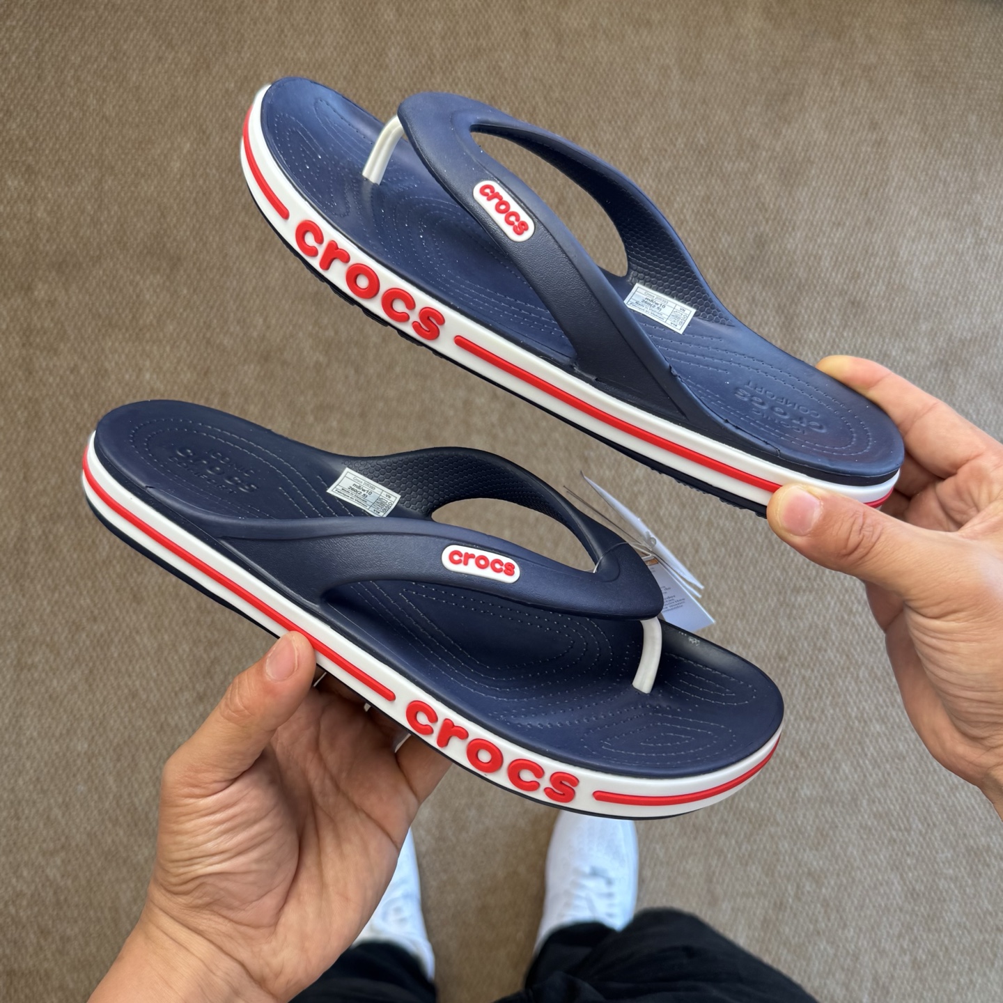  
Crocs卡骆驰 Crocband 贝雅 夹脚人字拖鞋🩴
莞产纯原工艺！  5色！   尺码：40-