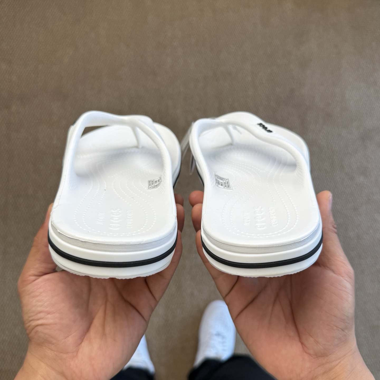  
Crocs卡骆驰 Crocband 贝雅 夹脚人字拖鞋🩴
莞产纯原工艺！  5色！   尺码：40-